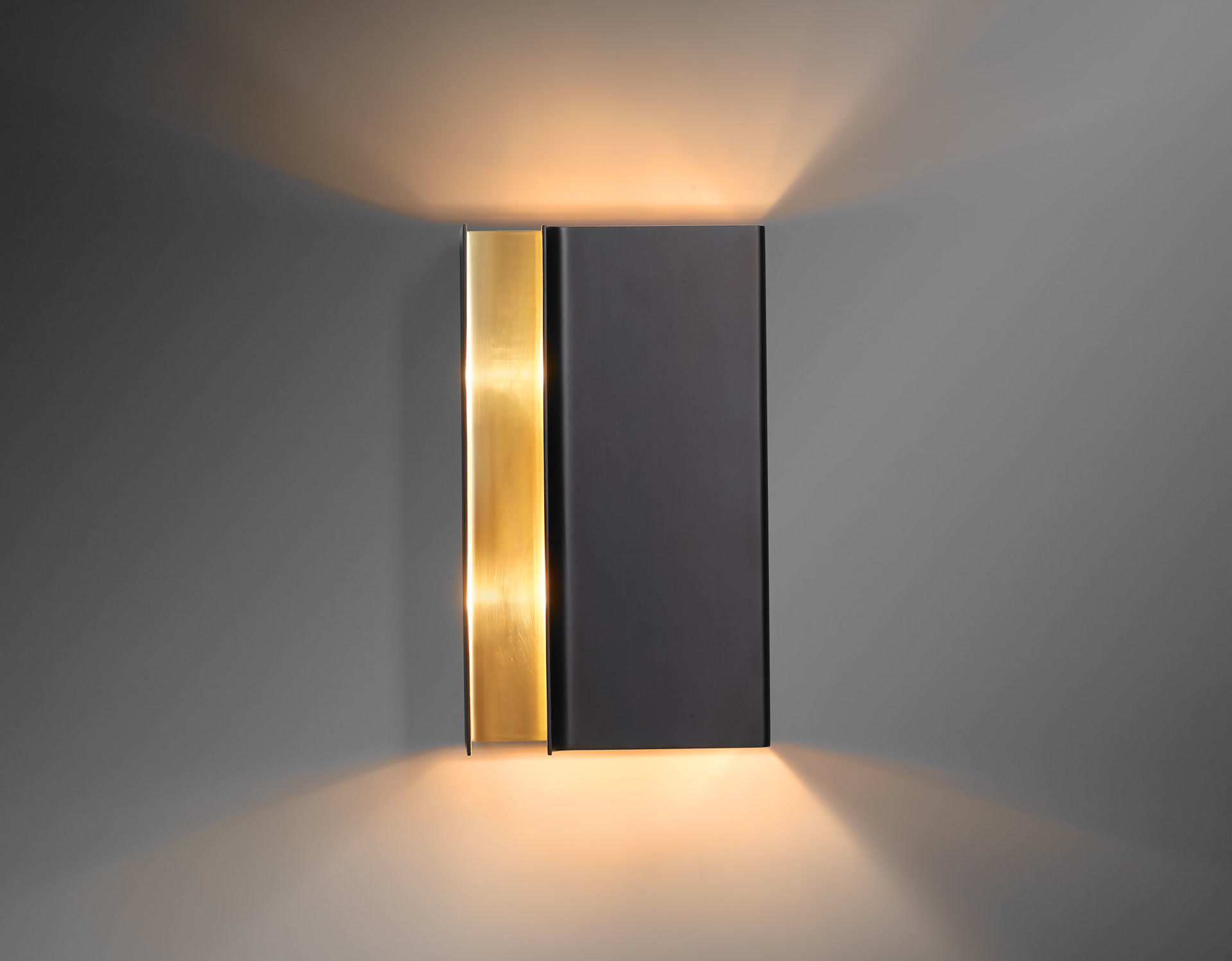 de sousa hughes Jonathan Browning Brouillon Sconce front