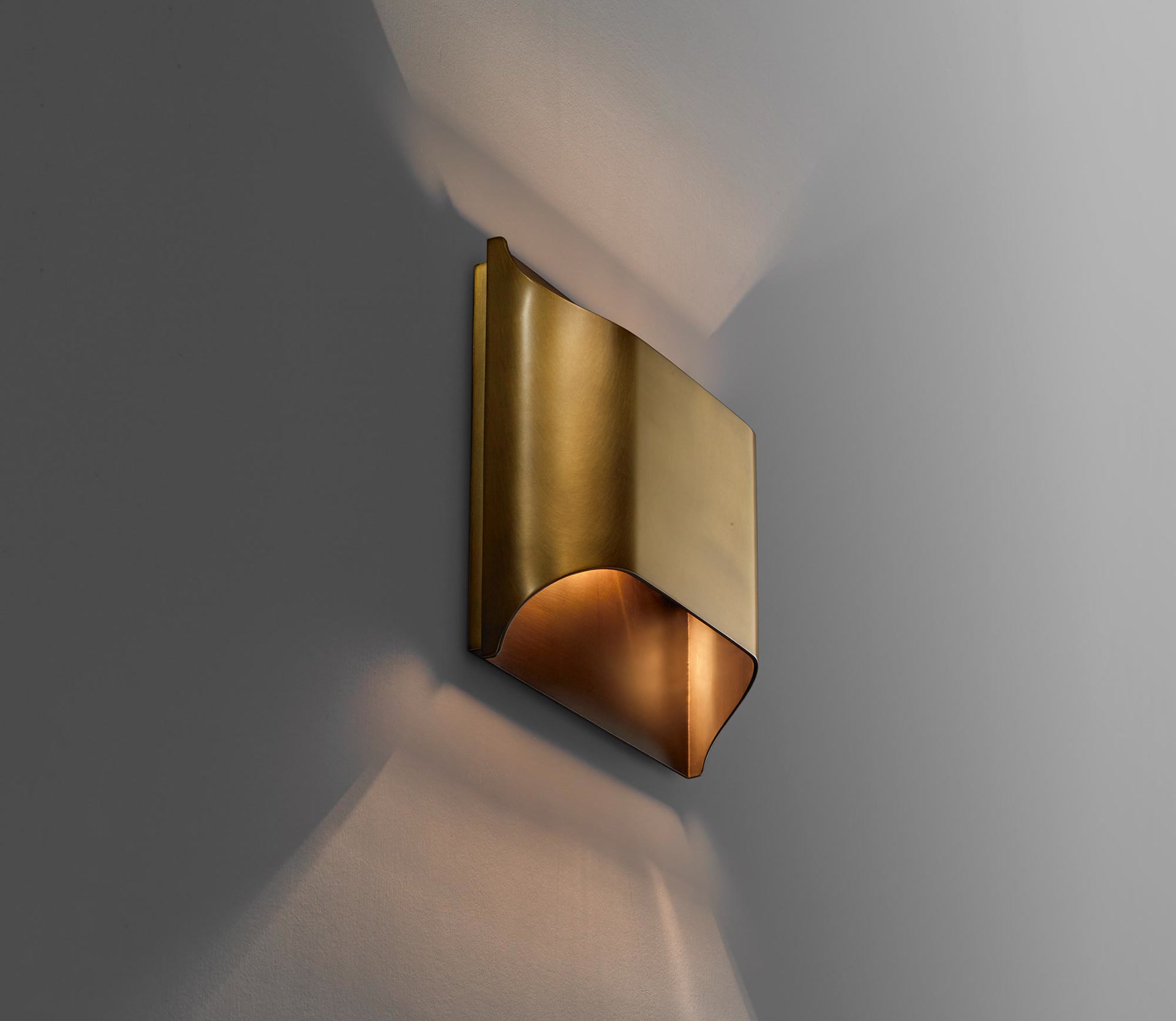 de sousa hughes Jonathan Browning Leclerc Sconce low angle