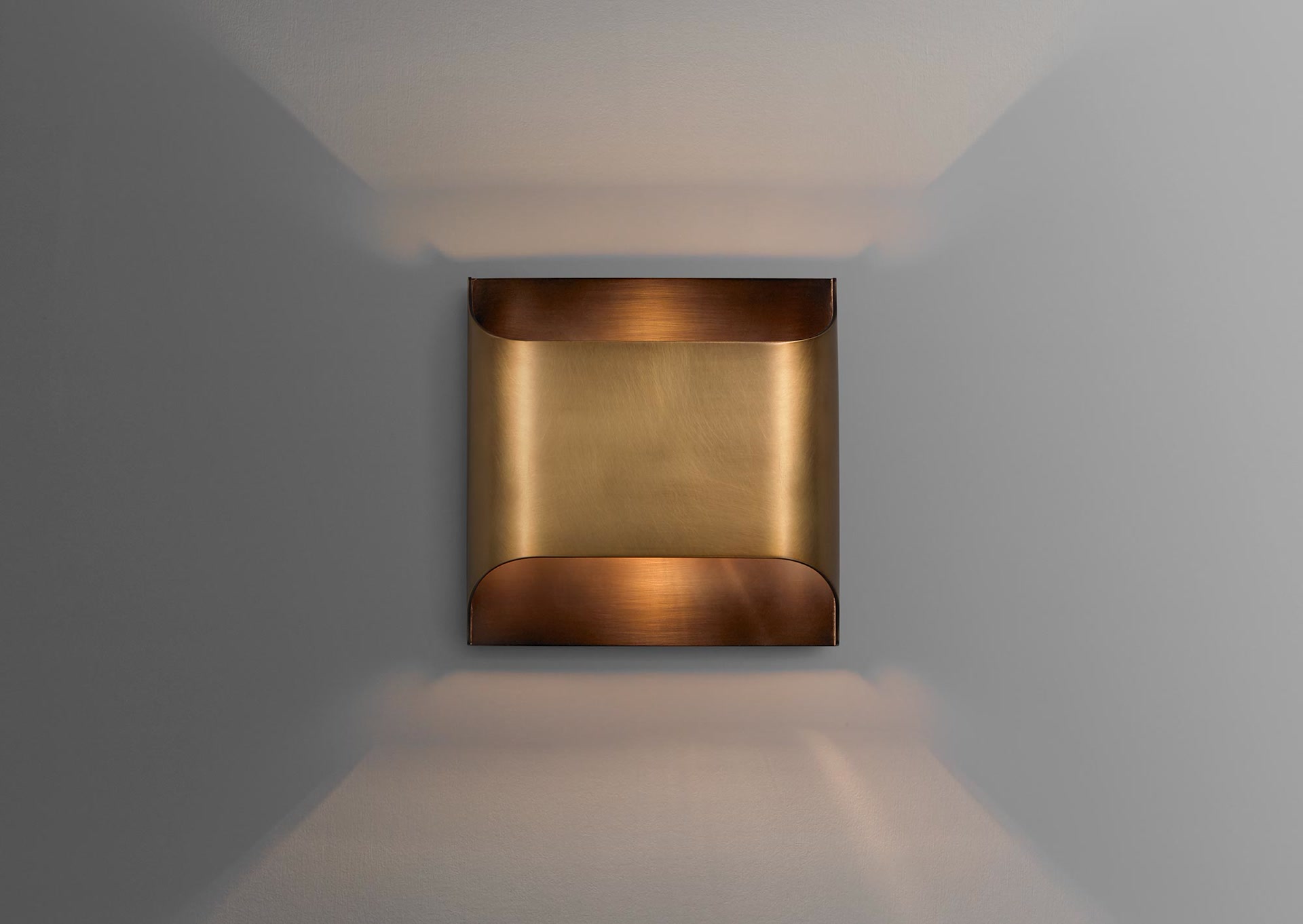 de sousa hughes Jonathan Browning Leclerc Sconce front