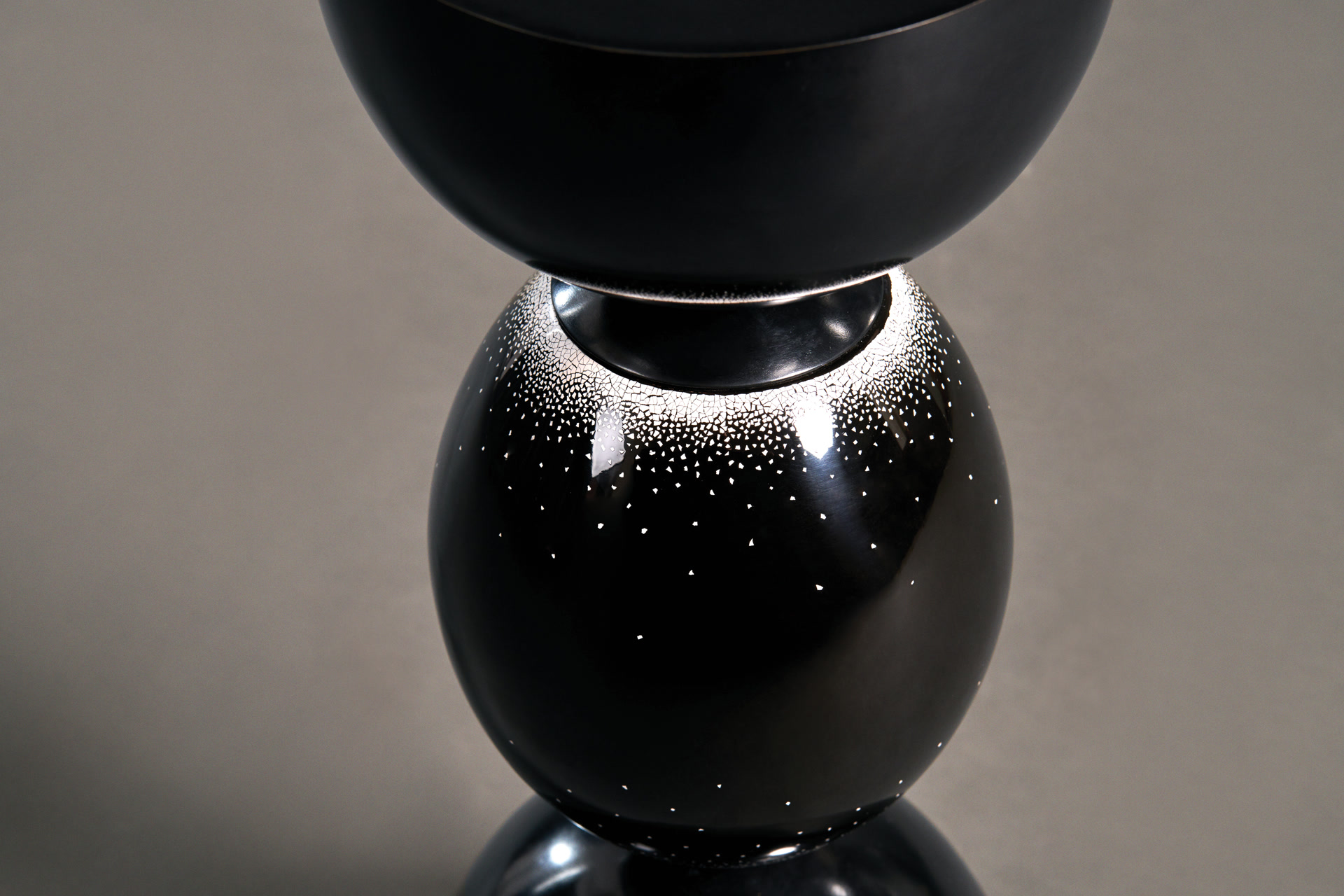 de sousa hughes alexander lamont Ovum Eggshell Close up