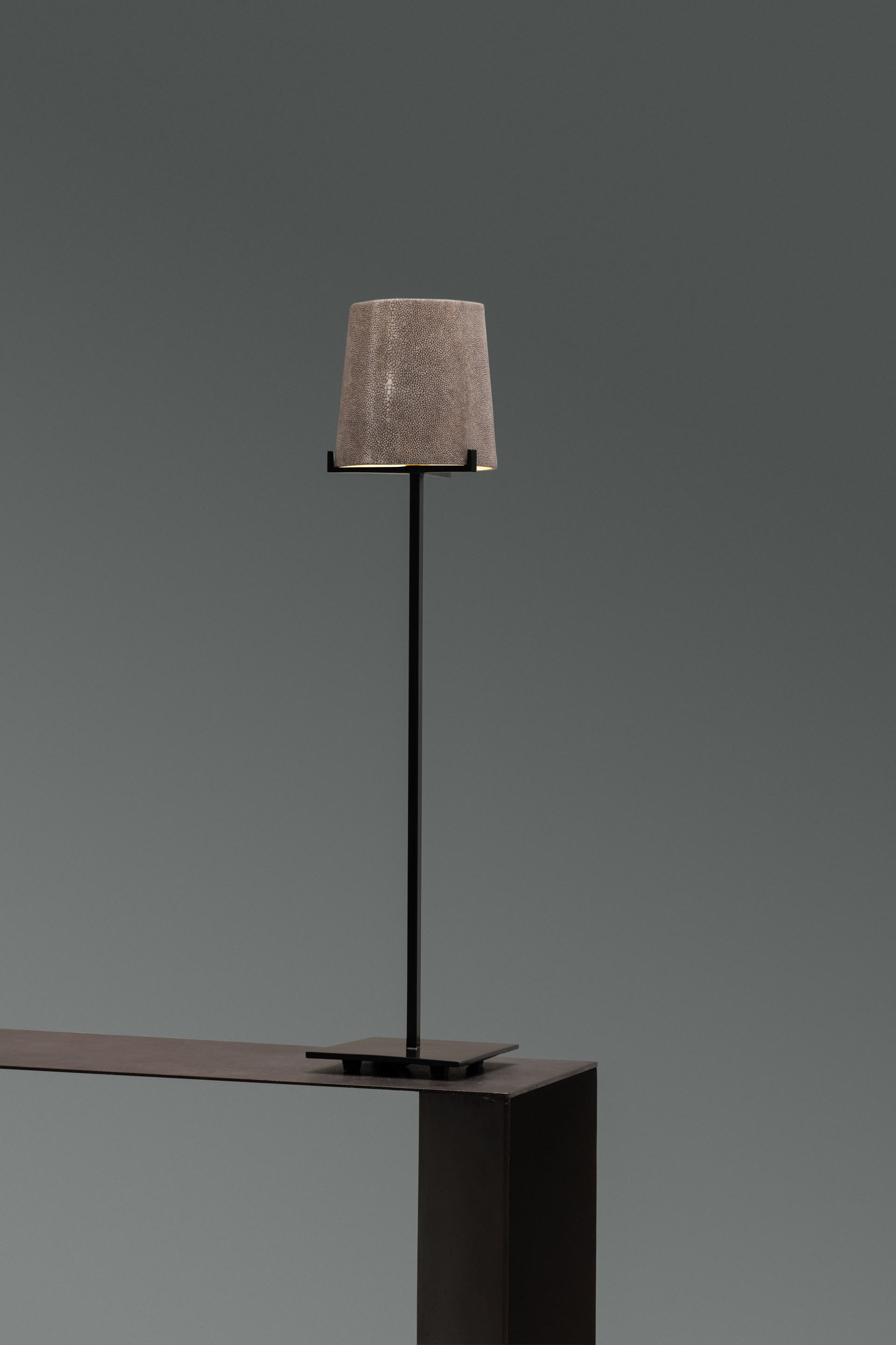 de sousa hughes alexander lamont Stem Table lamp chocolate Shagreen 01