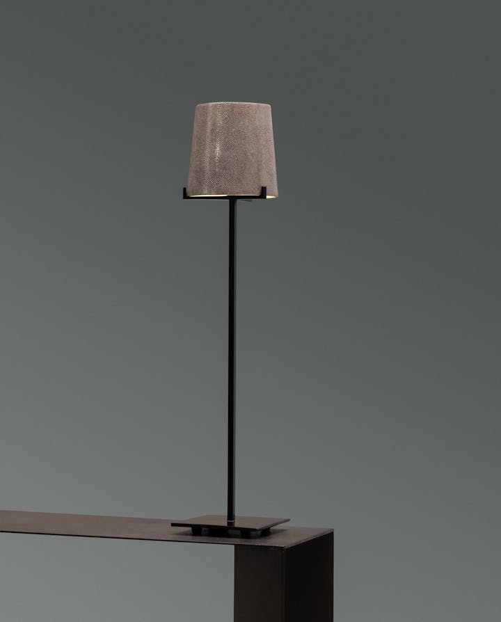 de sousa hughes alexander lamont Stem Table lamp chocolate Shagreen 01