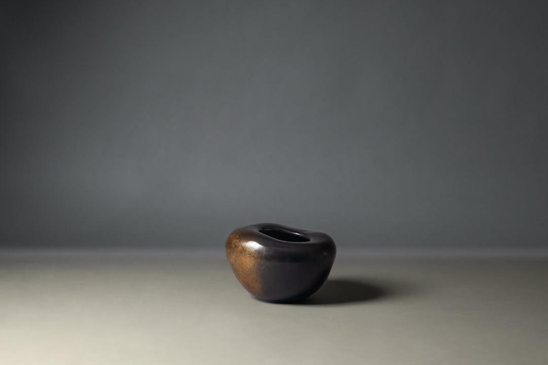 de sousa hughes alexander lamont anemone vase low