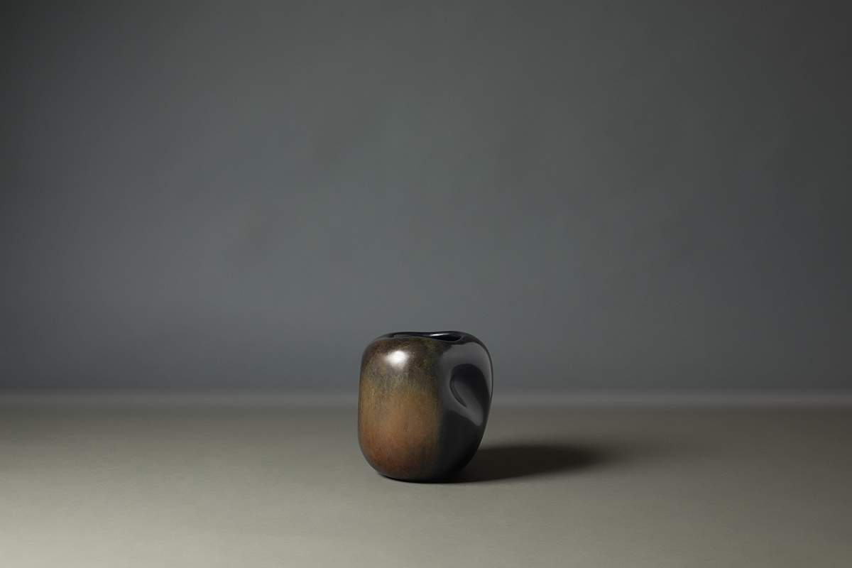 de sousa hughes alexander lamont anemone vase tall