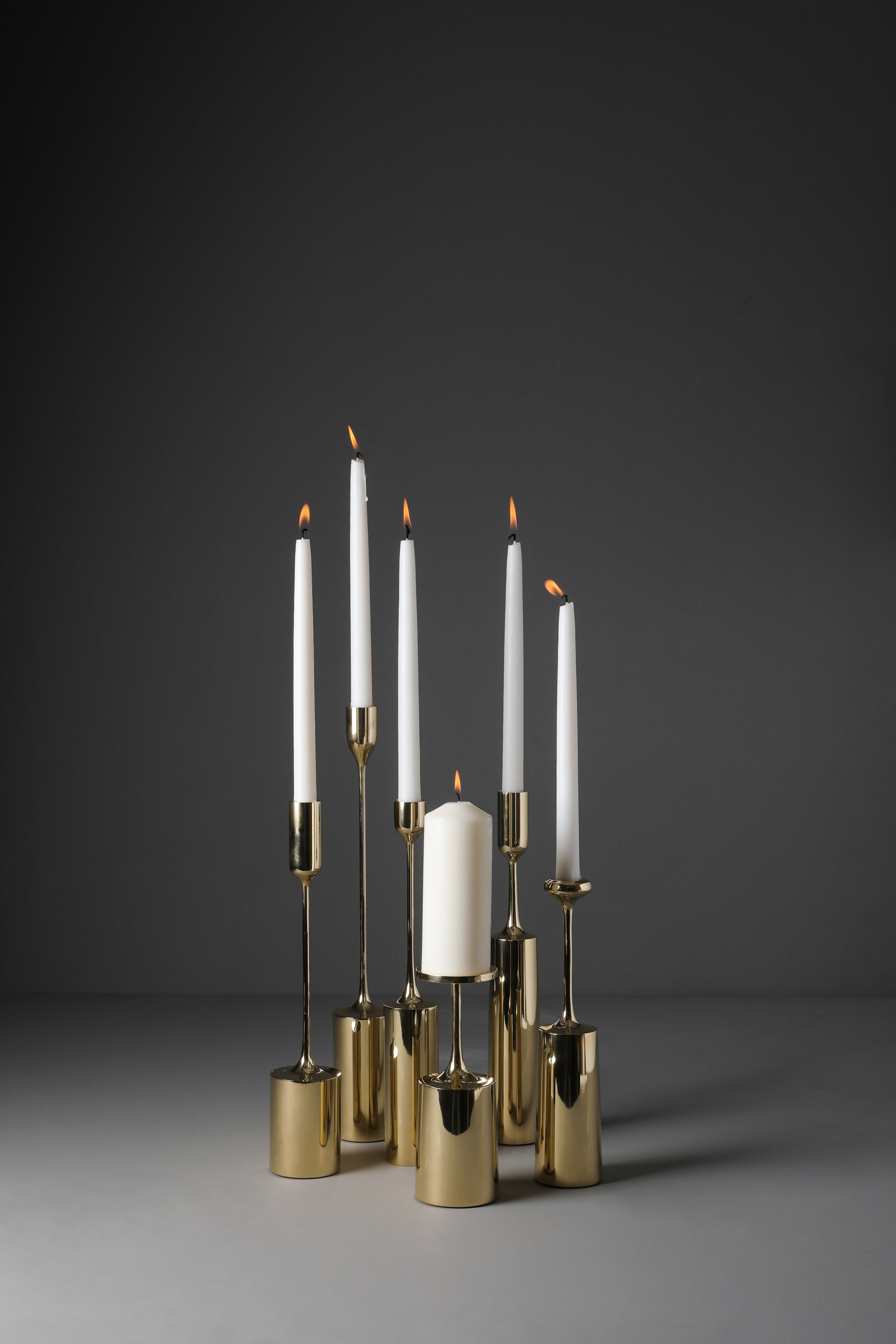 de sousa hughes alexanderlamont Contrepoids candlesticks polished brass