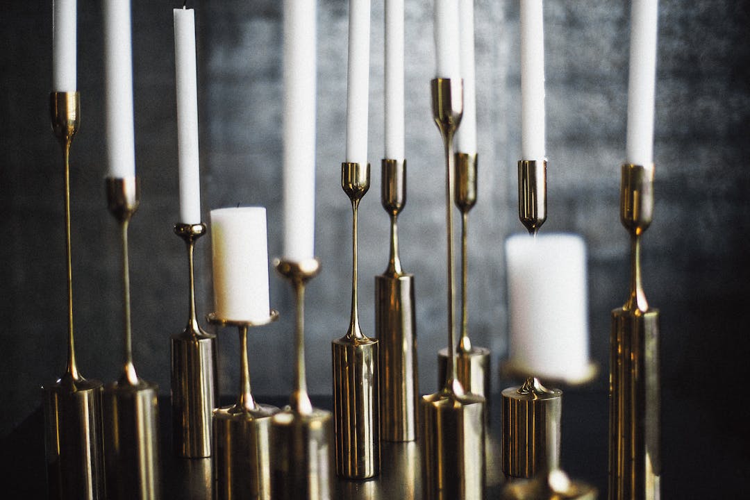 de sousa hughes alexanderlamont Contrepoids candlesticks polished brass detail