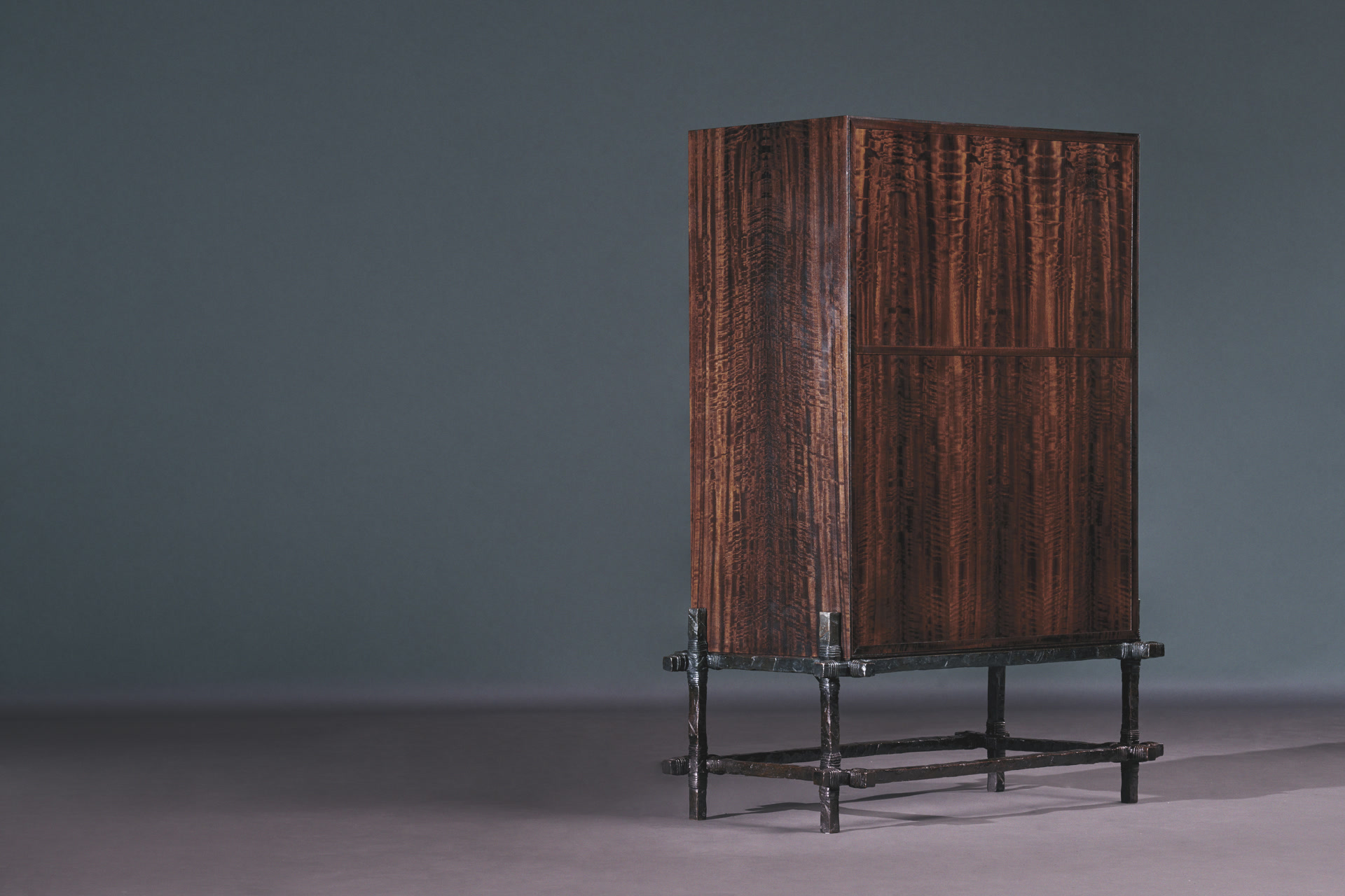 de sousa hughes alexander lamont cicada backdside