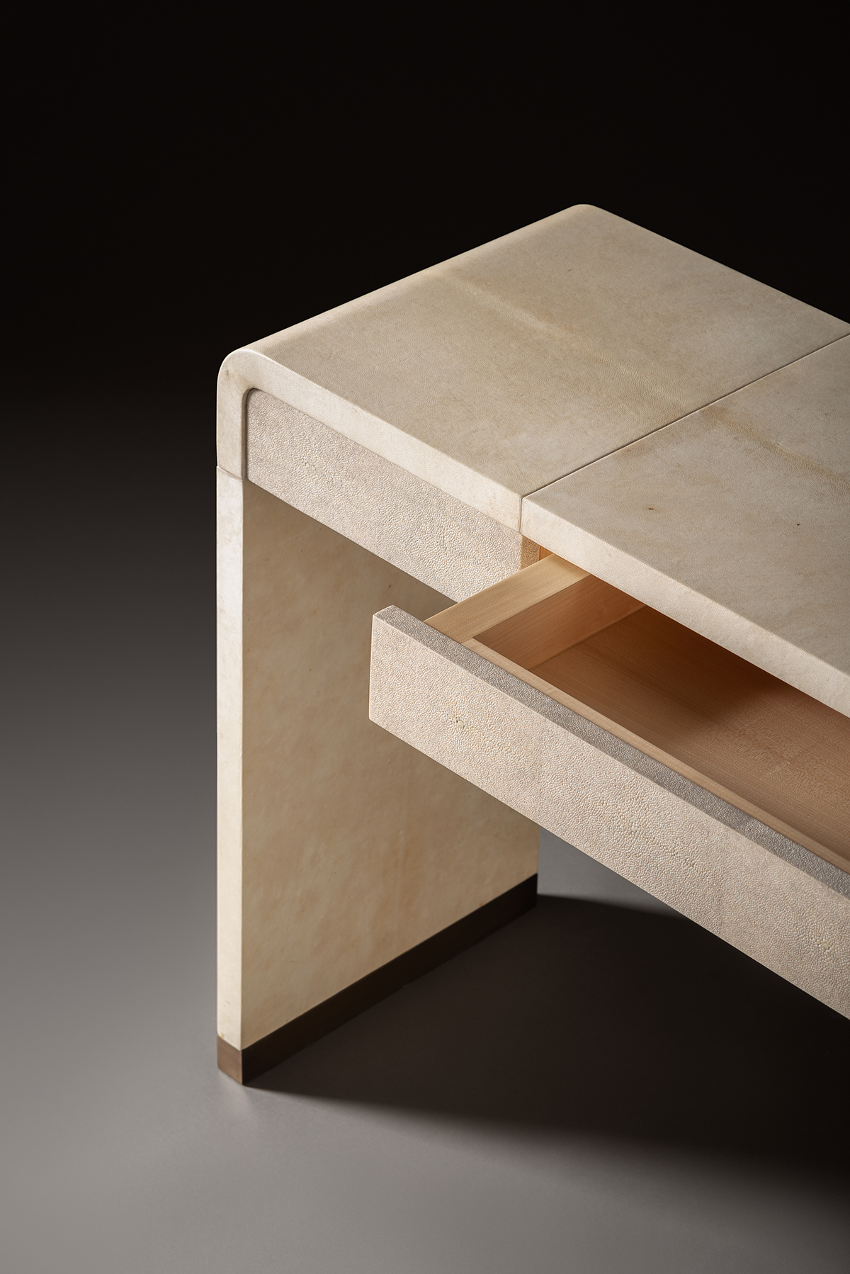 GGNHVfTOWL2 de sousa hughes alexander lamont cliff console desk detail