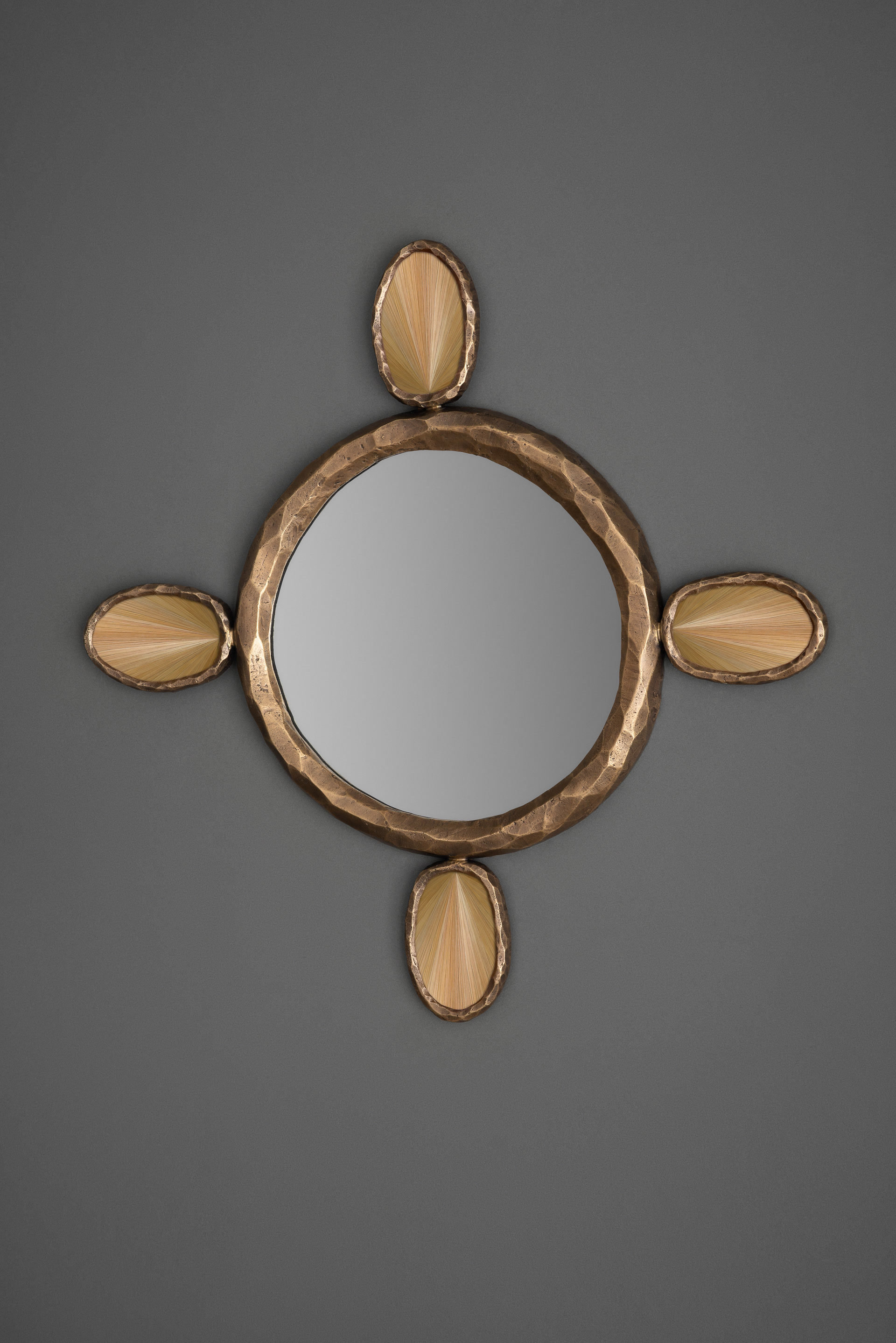 de sousa hughes alexander lamont Amulet Mirror round