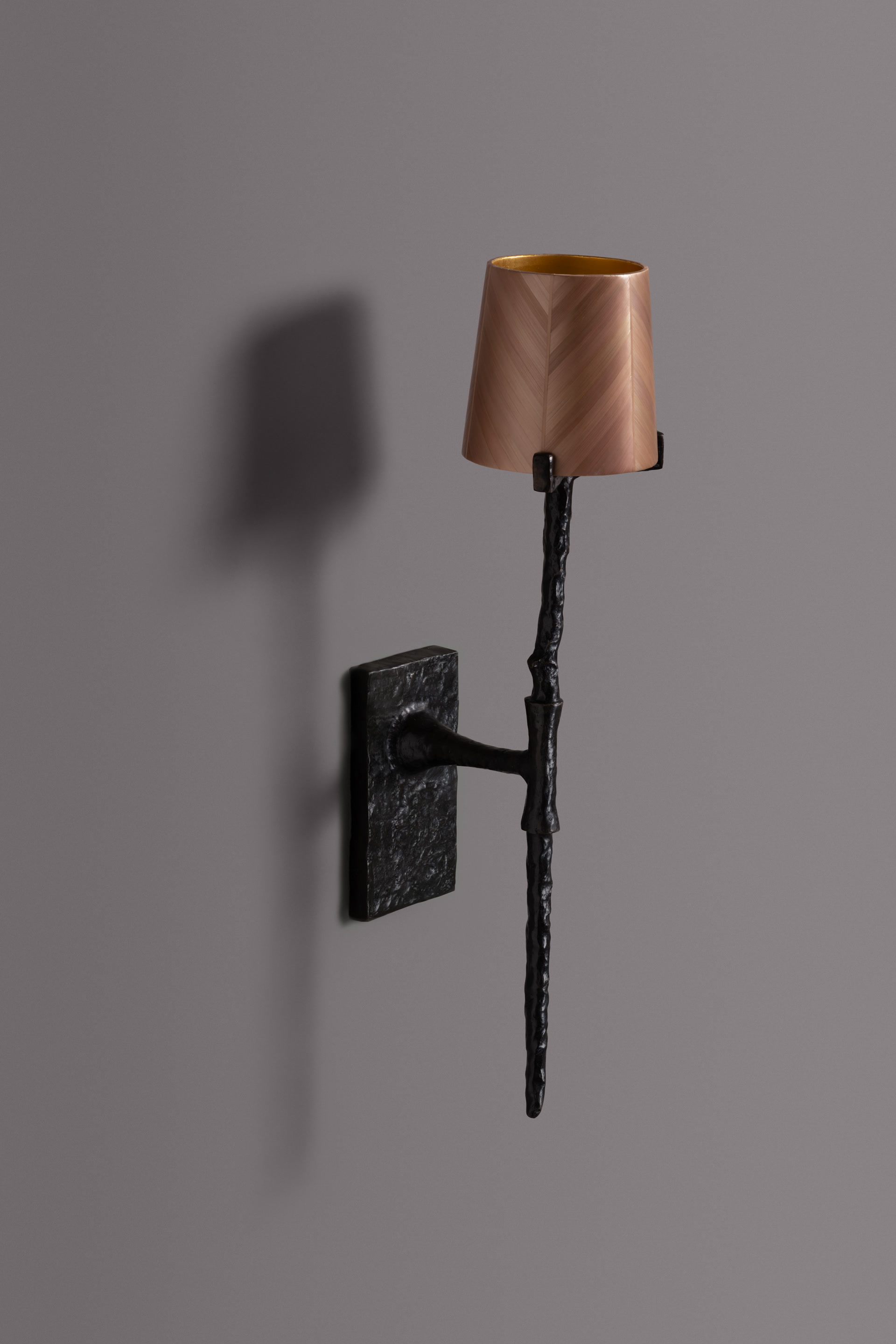 de sousa hughes alexander lamont Archer Sconce Burnished Metal Straw 01