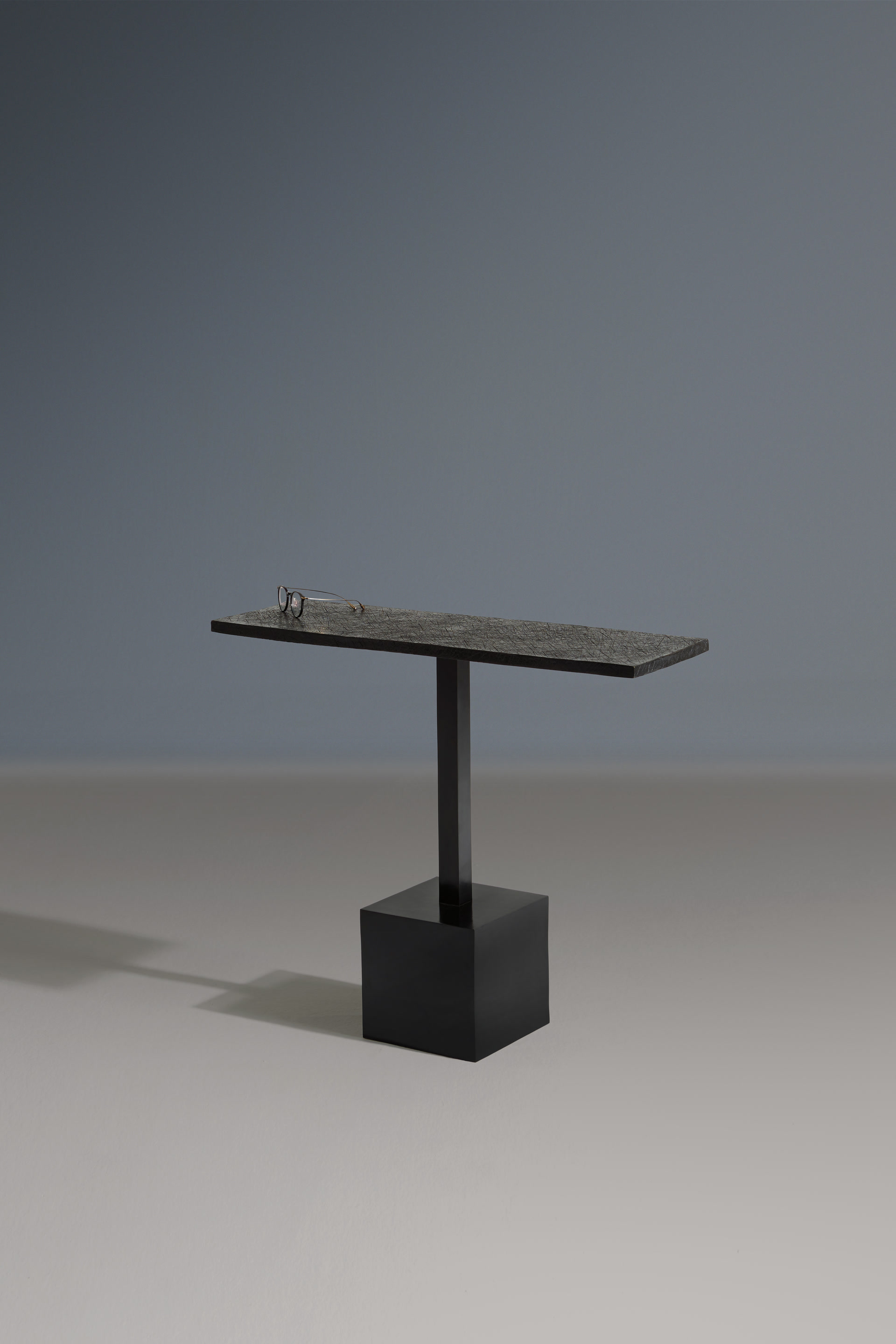 de sousa hughes alexander lamont Block Arm Table 06