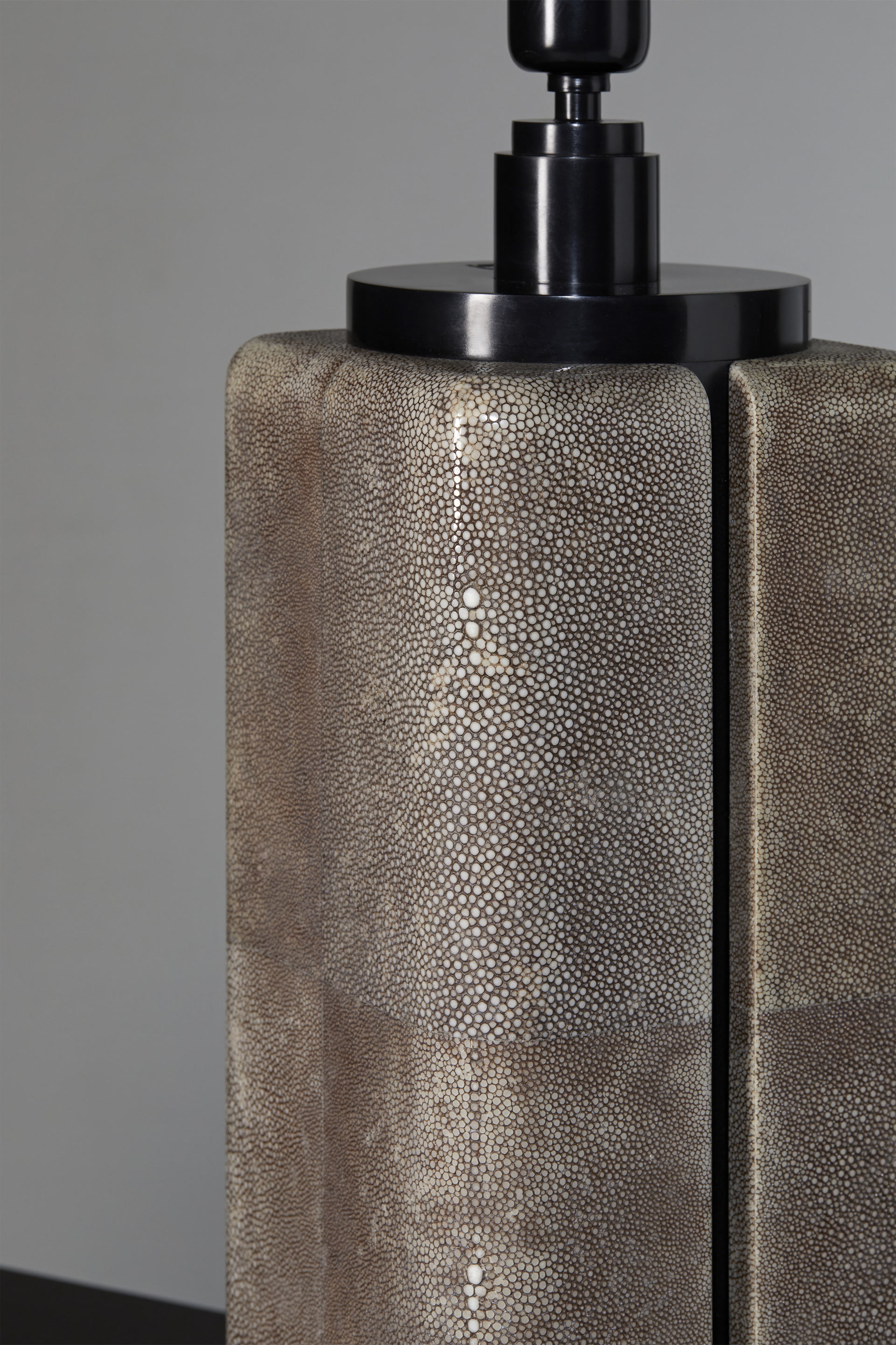 de sousa hughes alexander lamont Canister Table Lamp Natural Chocolate Shagreen 03