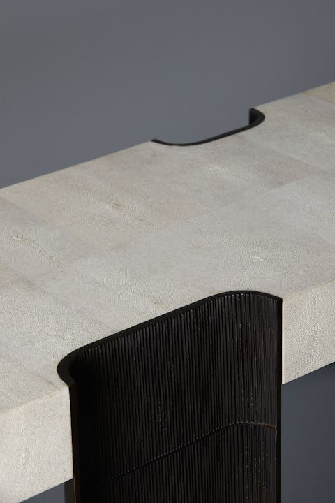 de sousa hughes alexander lamont corteza console table natural speckle top detail