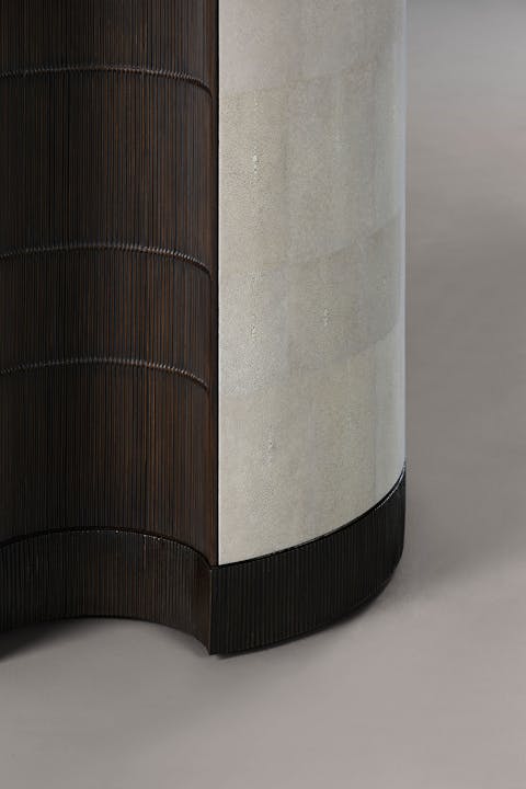 de sousa hughes alexander lamont corteza dining table natural speckle detail