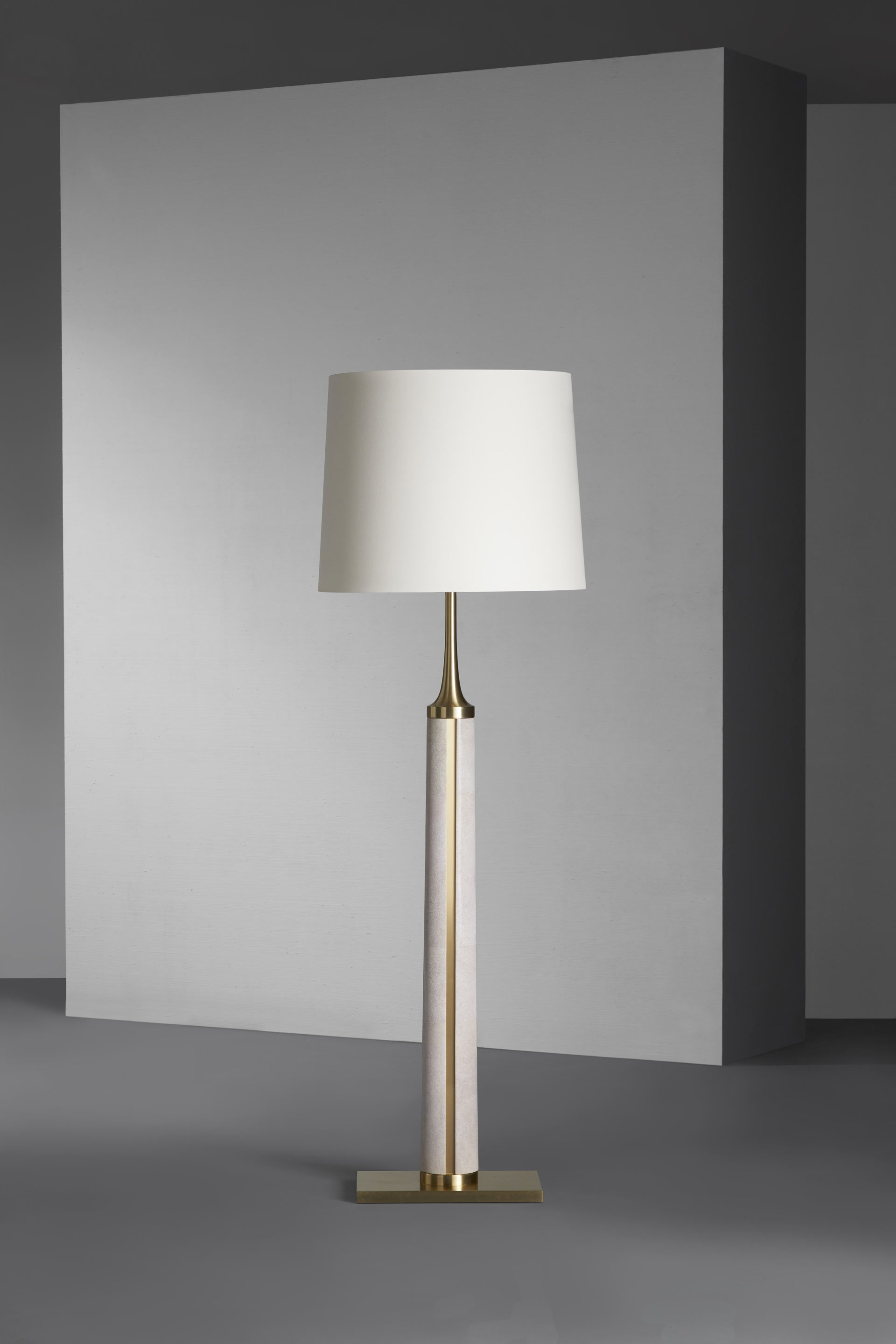 de sousa hughes alexander lamont Demi Monde Floor Lamp Natural Speckle Shagreen 01