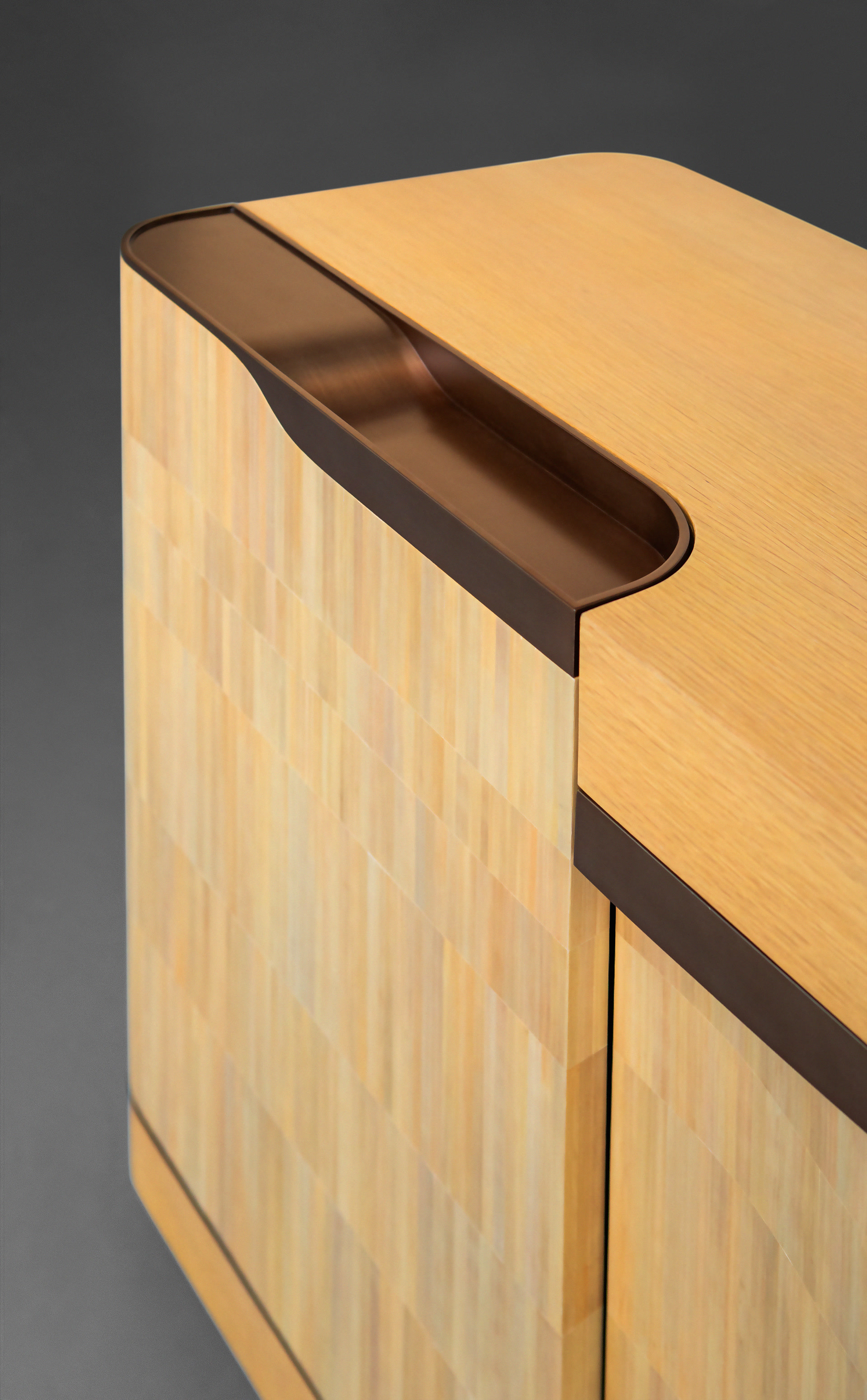 de sousa hughes alexander lamont Estribor Drinks Cabinet Beechwood top detail