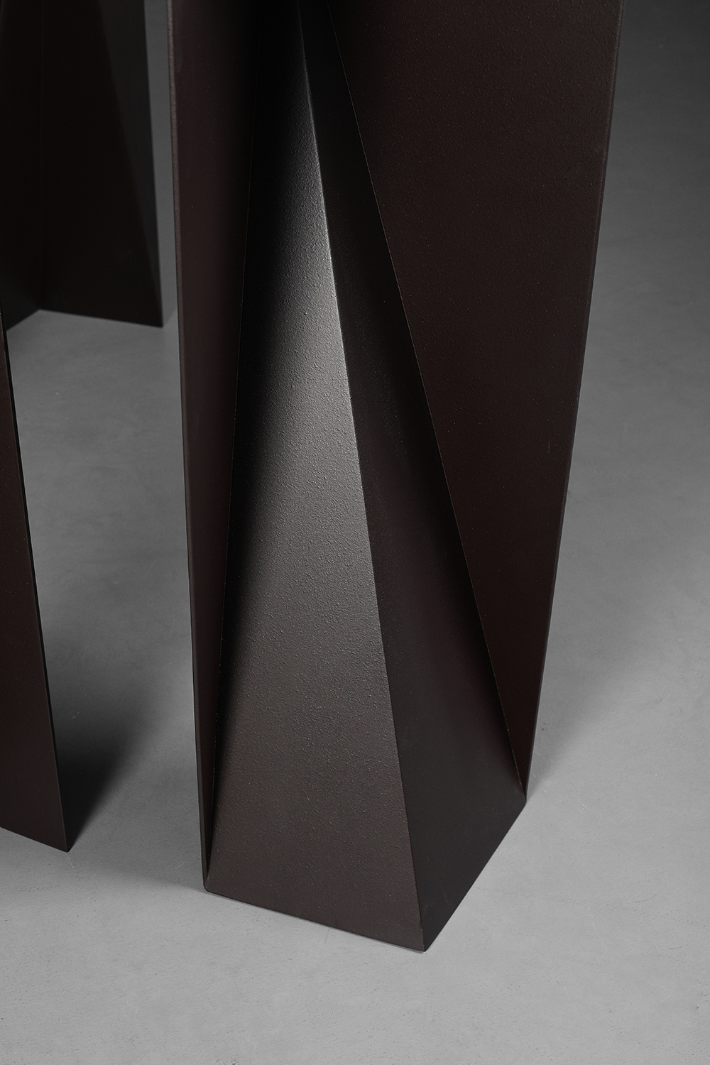 de sousa hughes alexander lamont etched twin console detail 2