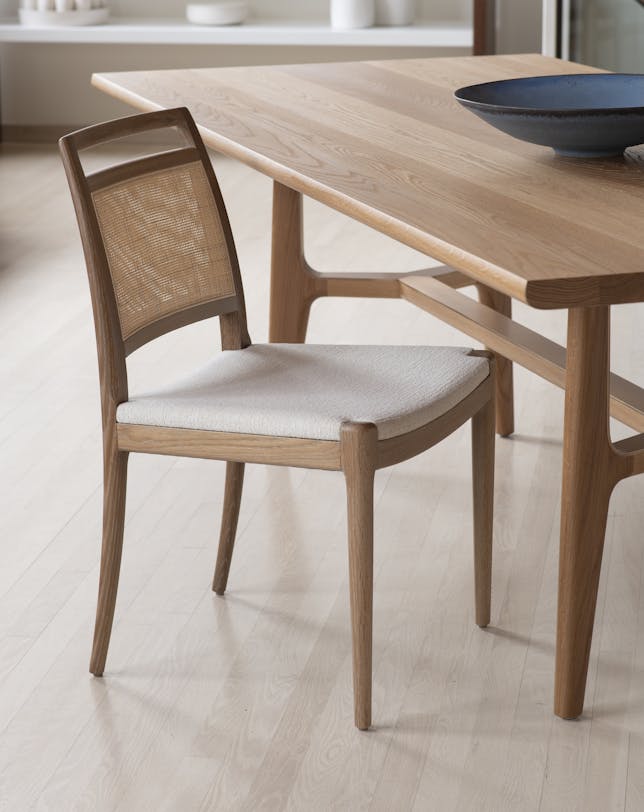 de sousa hughes troscan cadre table alana chair