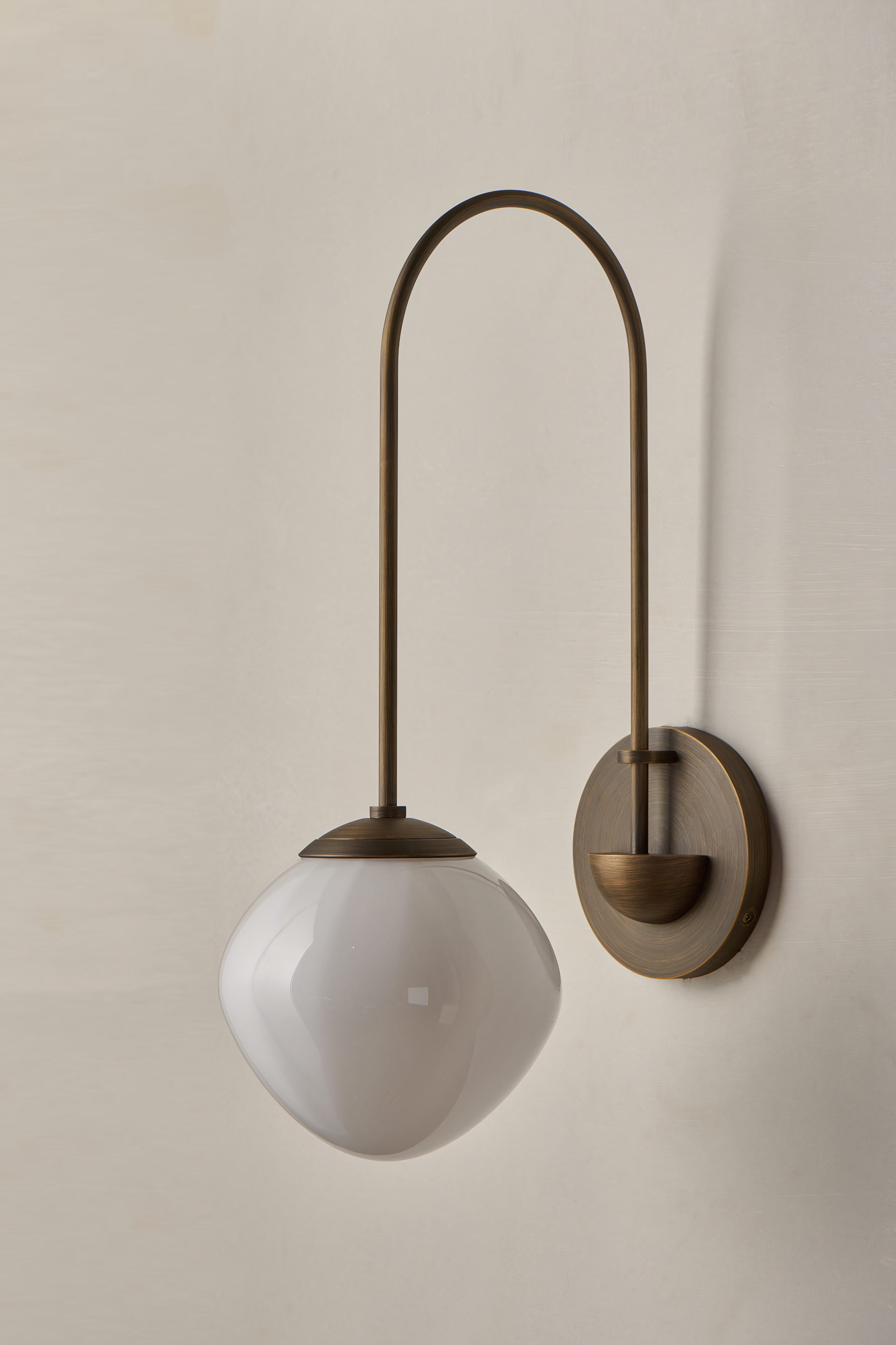 de sousa hughes jiun ho Hanagasumi Sconce side angle