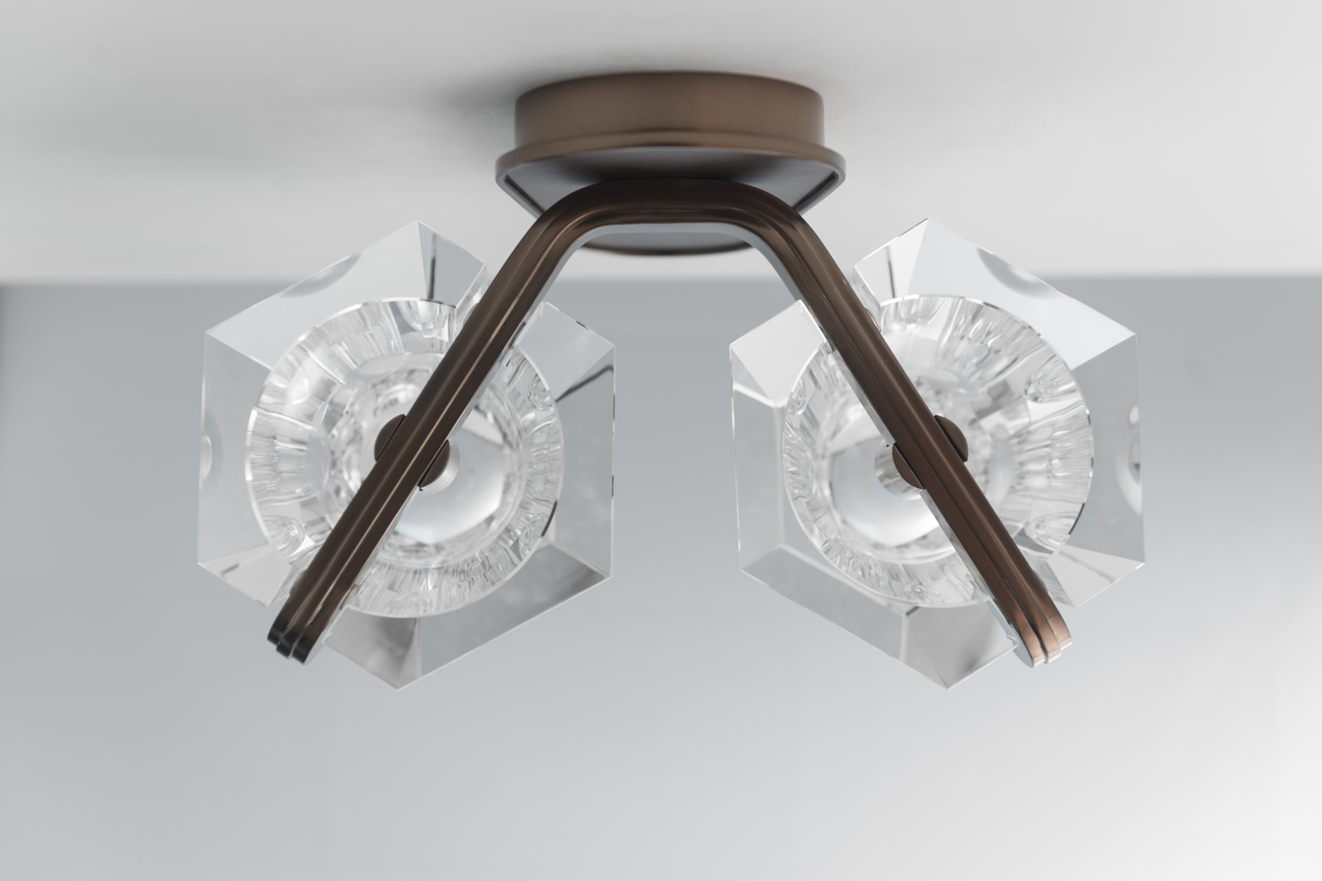 de sousa hughes jiun ho reims double arm sconce top angle