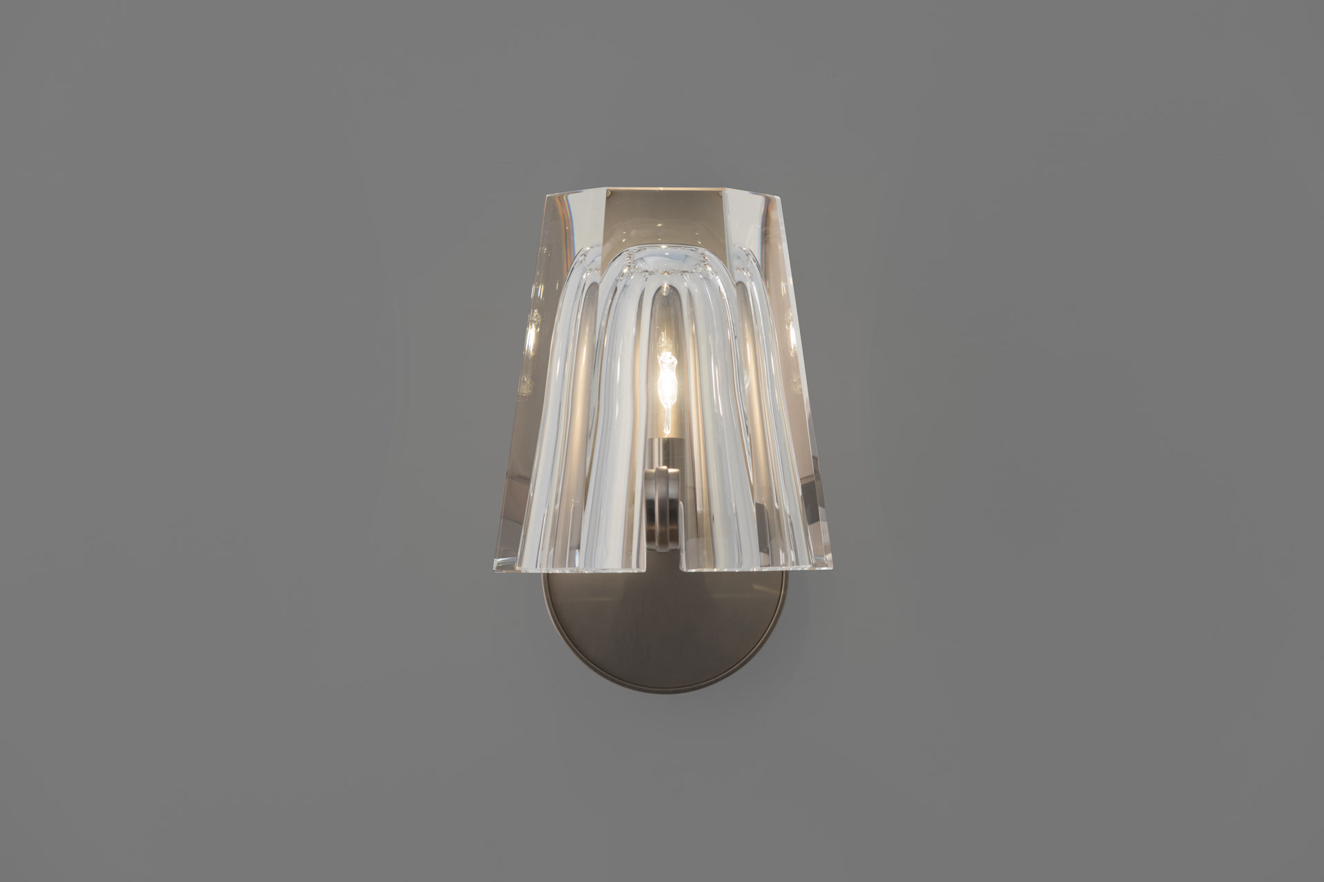 de sousa hughes jiun ho reims single arm sconce 1