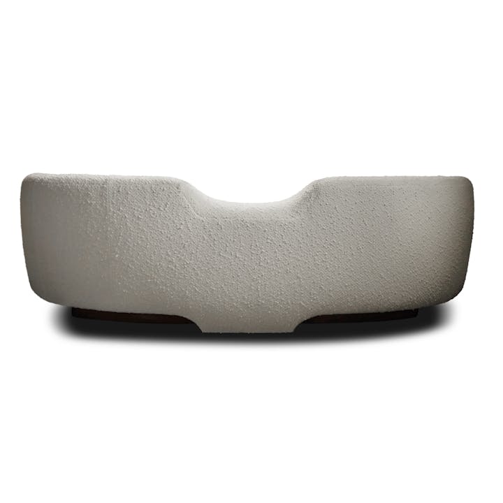 de sousa hughes kimberly denman embrasse sofa back