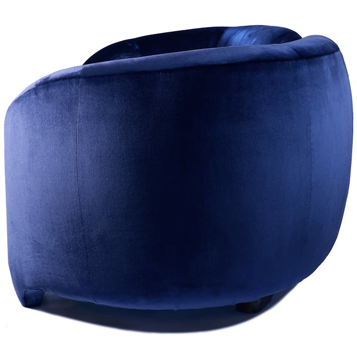 de sousa hughes kimberly denman embrasse sofa side blue