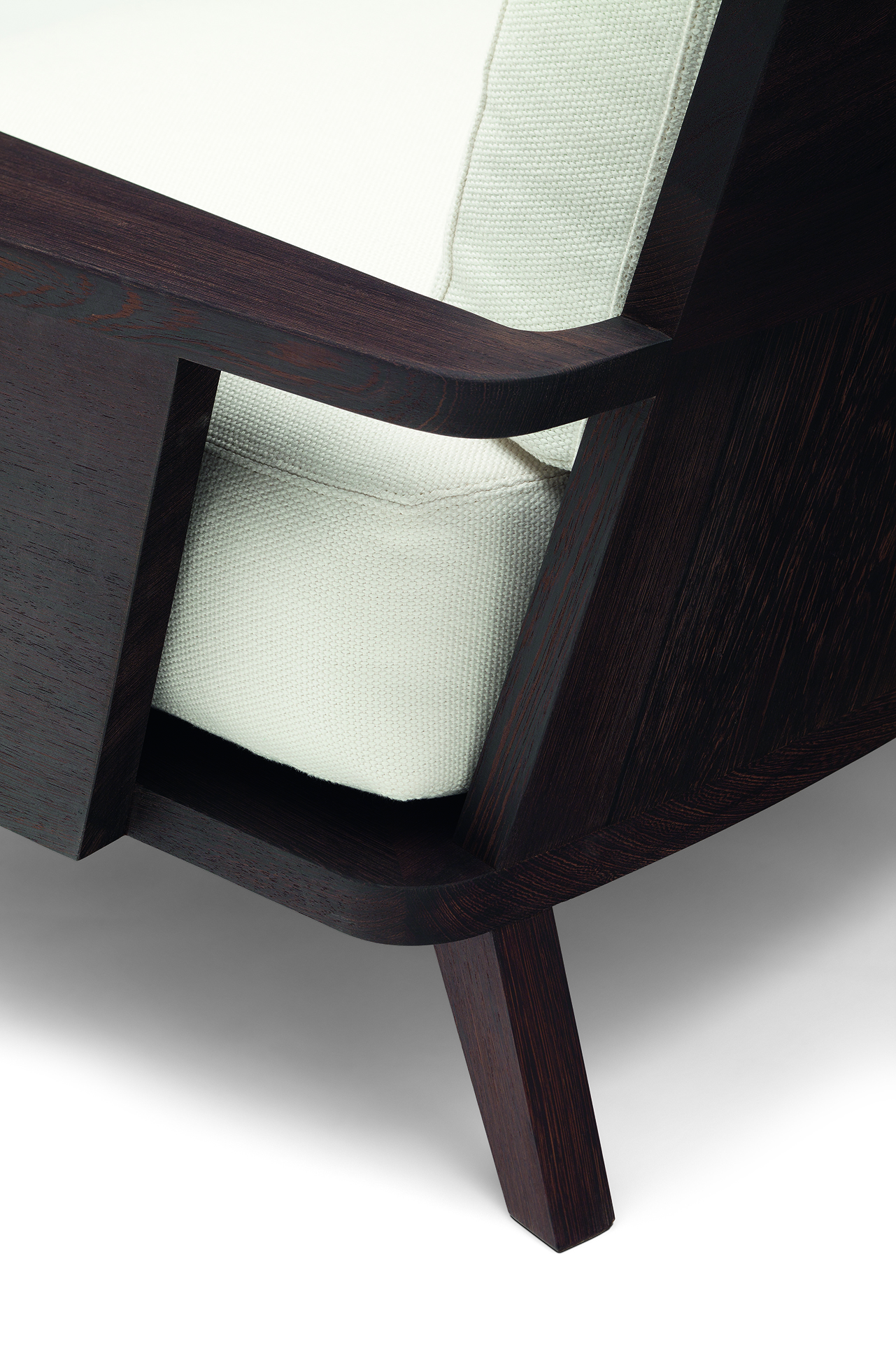 de sousa hughes liaigre ARTIMON armchair detail