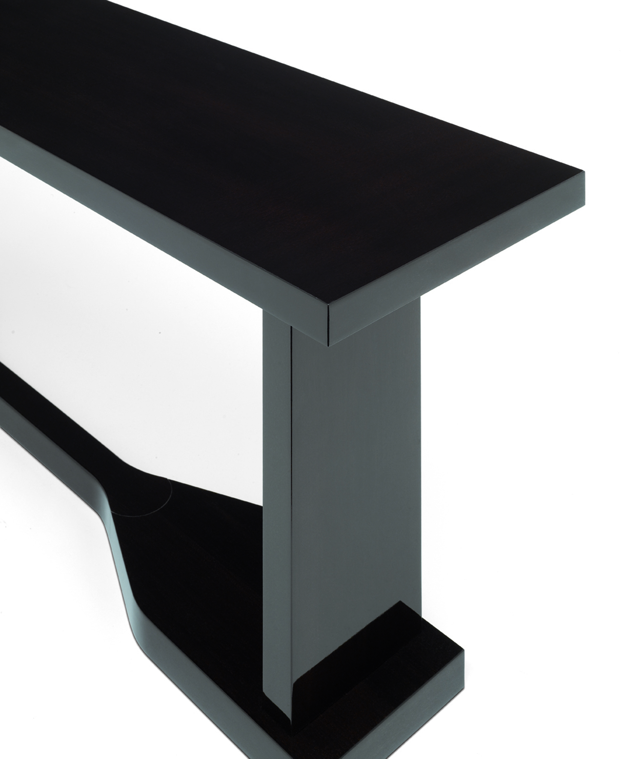 de sousa hughes liaigre AVIRON console detail