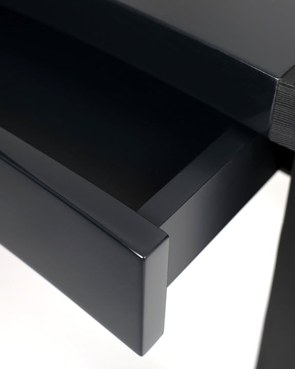 de sousa hughes liaigre charbon bedside table detail