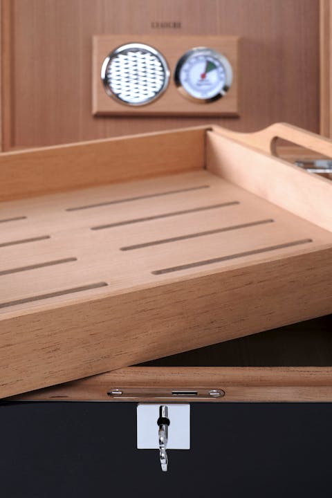 de sousa hughes liaigre Cigar box detail