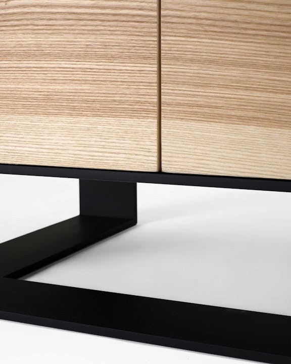 de sousa hughes liaigre Conne table cabinet detail 3