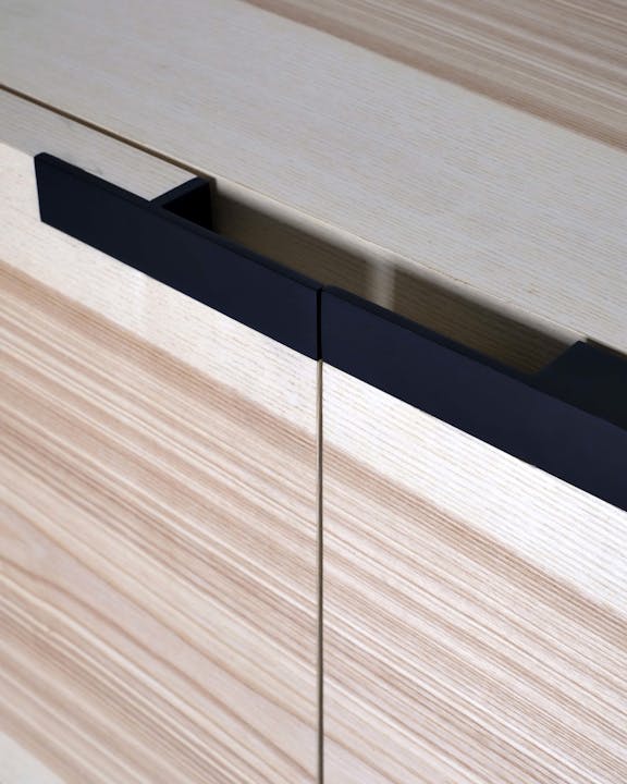 de sousa hughes liaigre Conne table cabinet detail 2