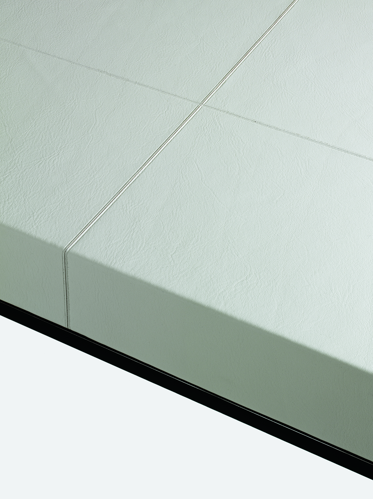 de sousa hughes liaigre CONNETABLE desk detail