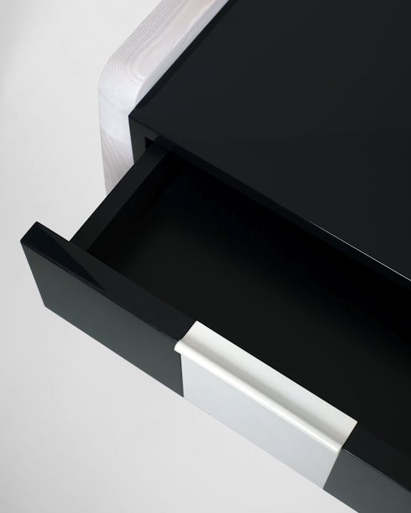 de sousa hughes liaigre corsaire bedside table top detail