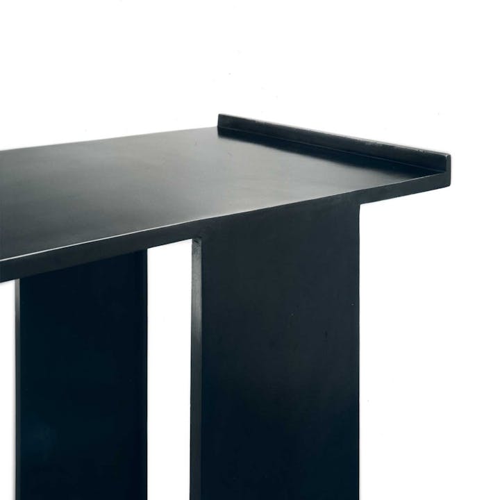 de sousa hughes liaigre Dogue console detail