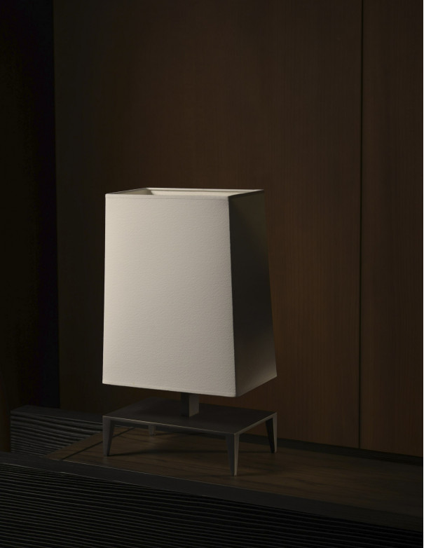 de sousa hughes liaigre galerne table lamp angle