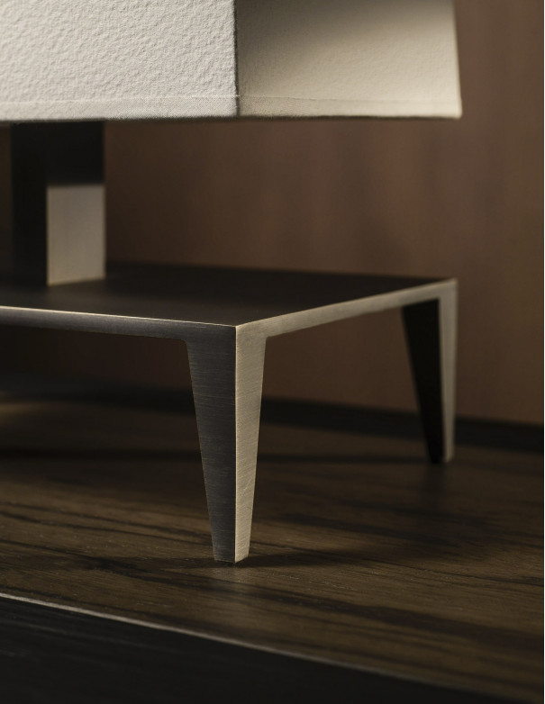 de sousa hughes liaigre galerne table lamp detail