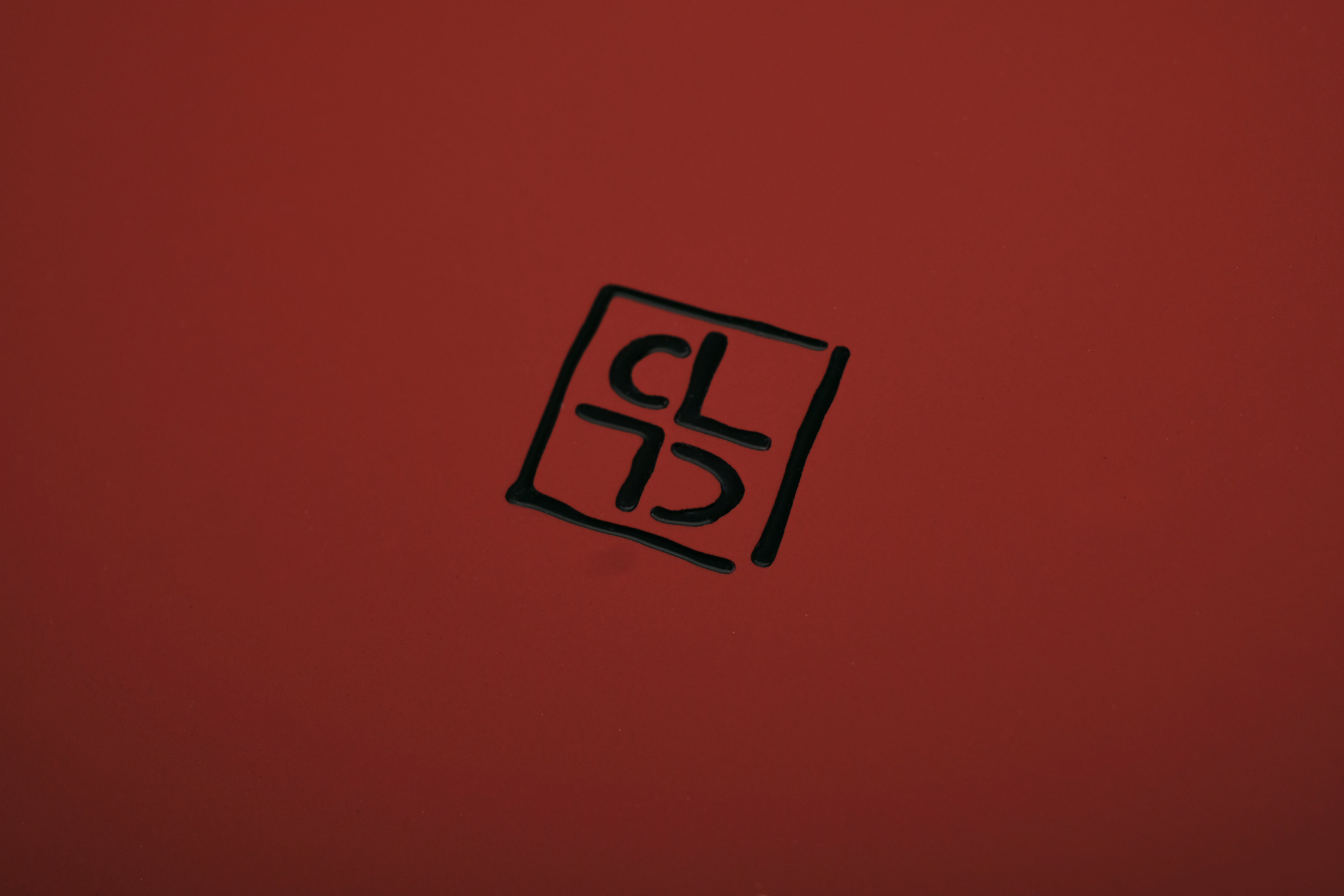 de sousa hughes liaigre hugo tray red lacquer detail