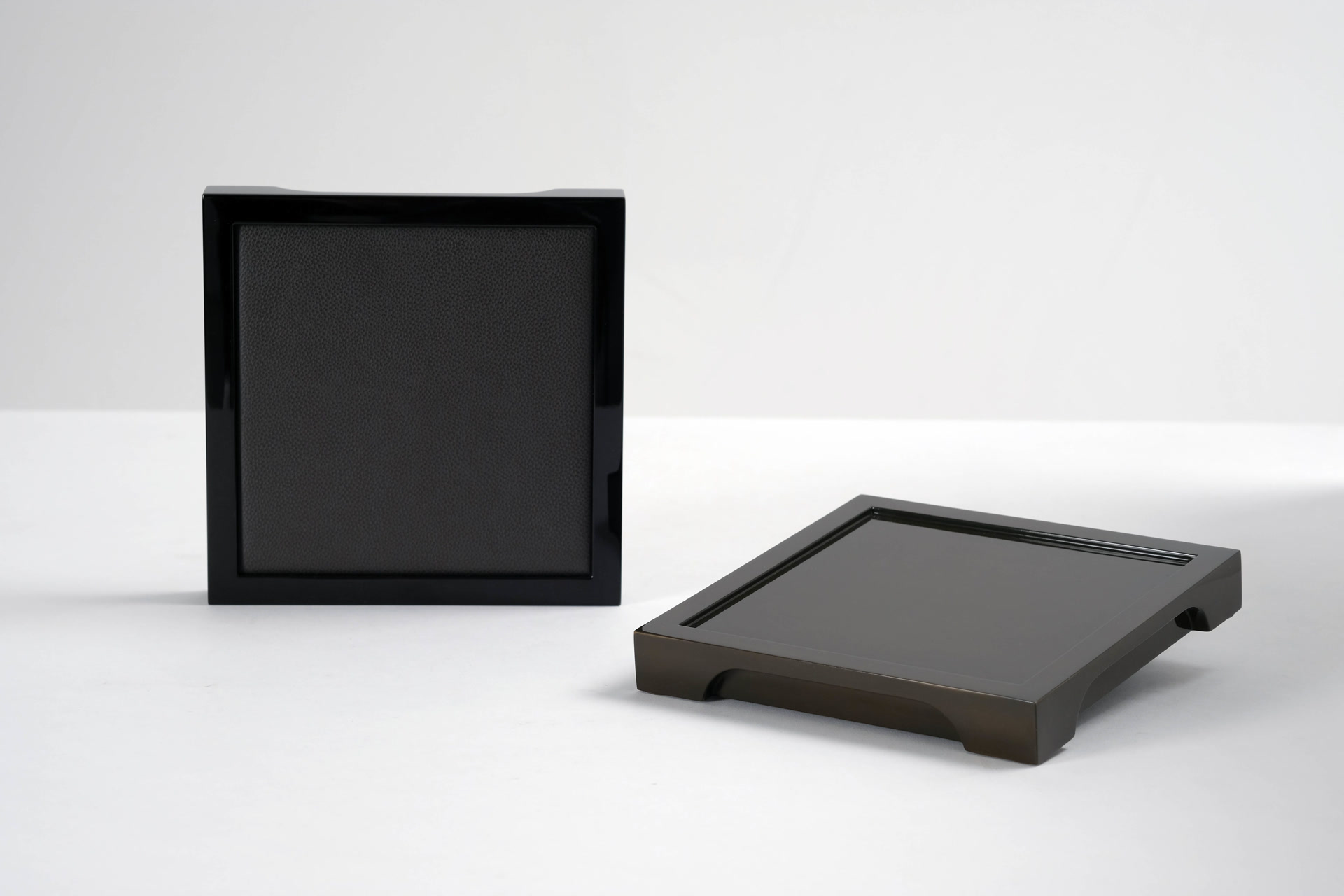 de sousa hughes liaigre leo tray pair