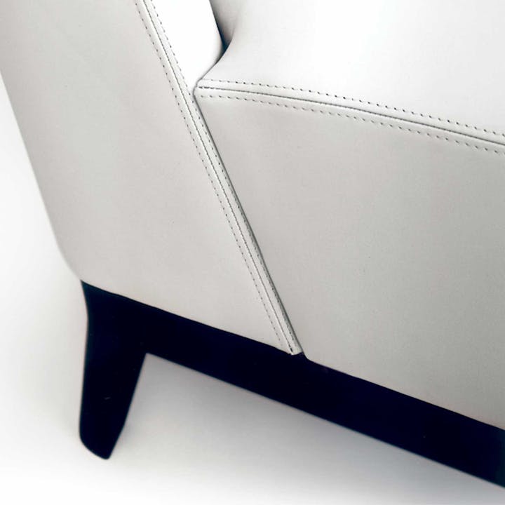 de sousa hughes liaigre mandarin arm chair detail
