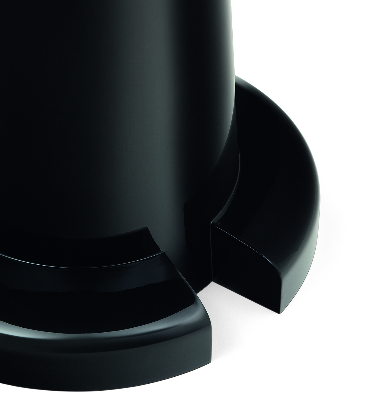 de sousa hughes liaigre MOTU side table detail