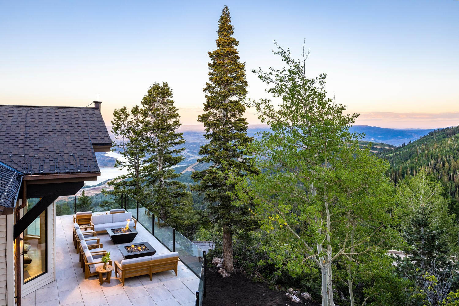 de sousa hughes link outdoor Bombay Mountains Install 3