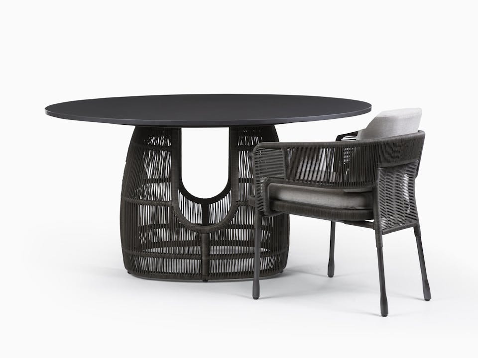 de sousa hughes link outdoor Monterey Round Dining Table Tahoe 5