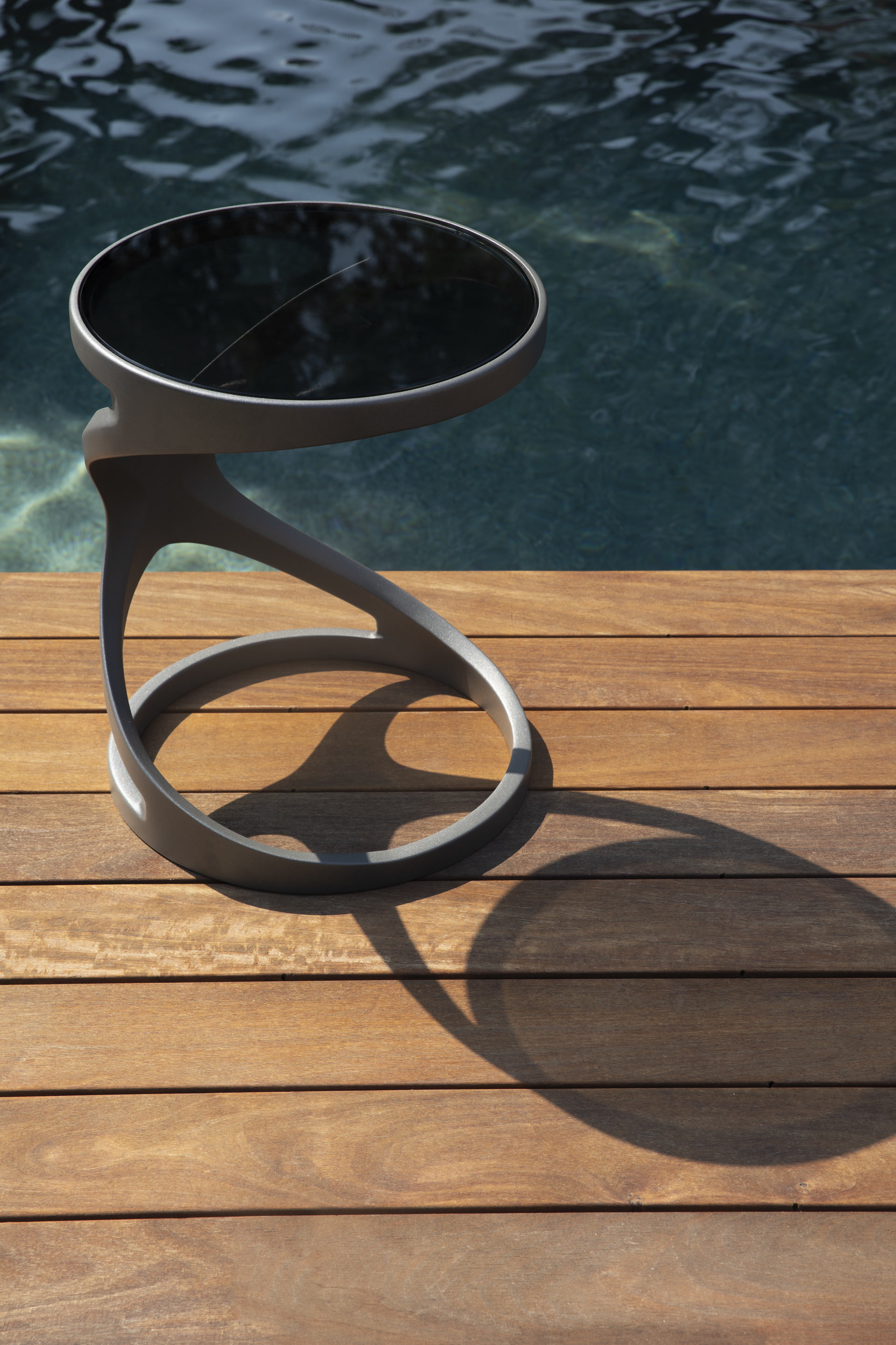 de sousa hughes link outdoor ring drink table 11