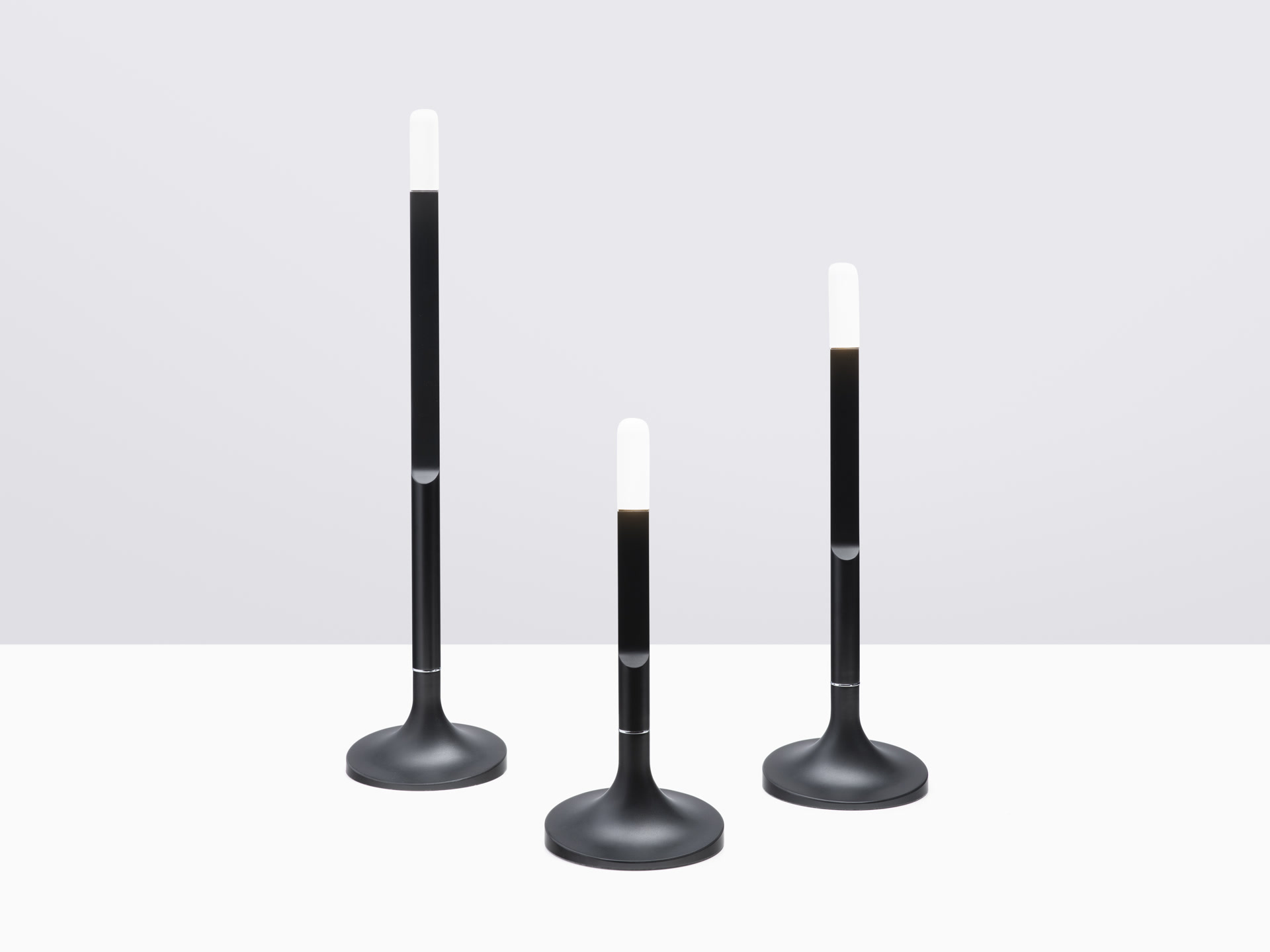 de sousa hughes Link Outdoor Torch Black Graphite 1