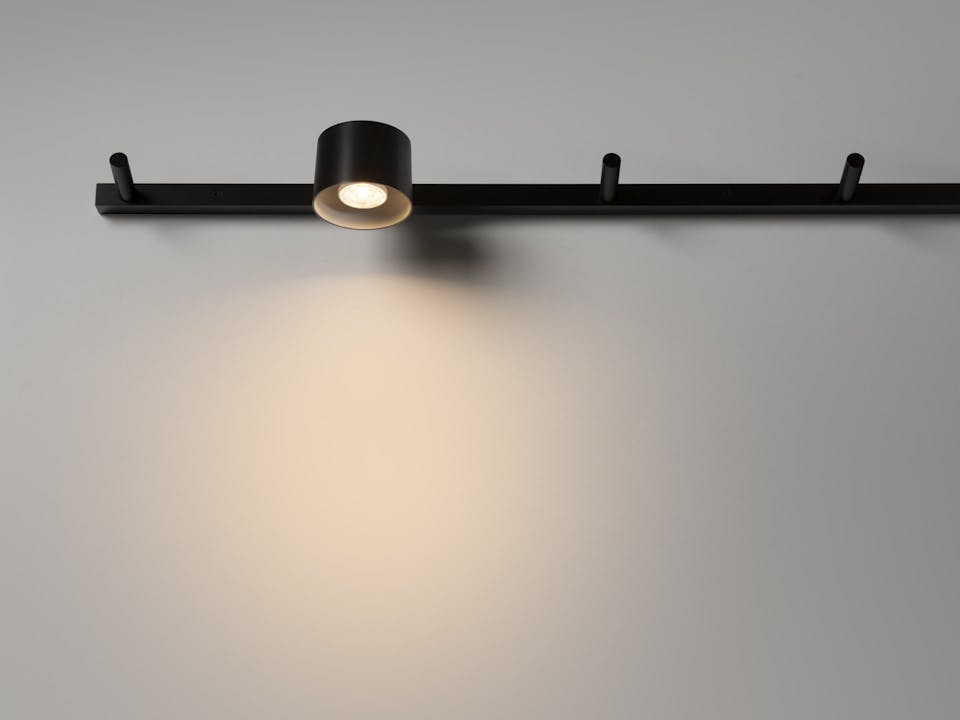 J5xUNkB09dk de sousa hughes mark albrecht bodie peg rail 2 light metal shade detail