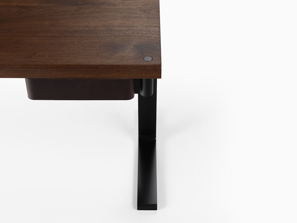 de sousa hughes mark albrecht Desk 2 Walnut Top BlackSteel Corner Detail