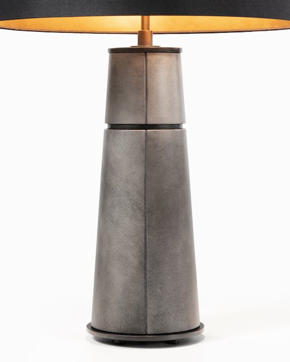 de sousa hughes mattaliano piller table lamp Grey detail