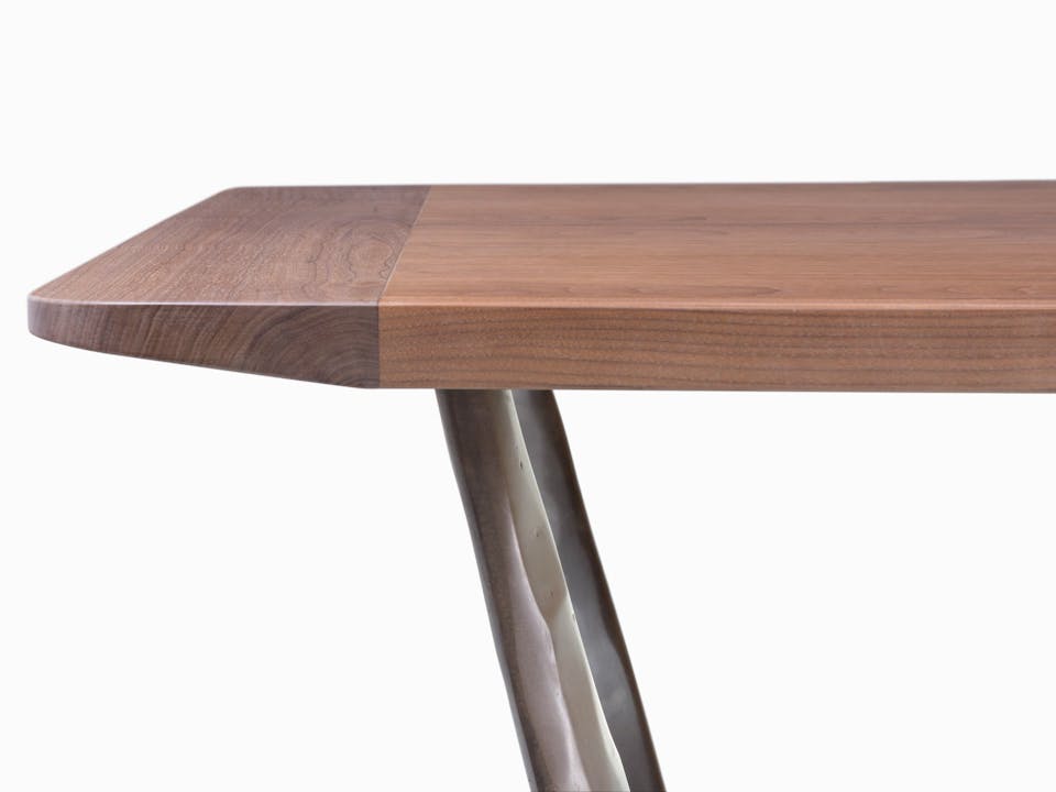 de sousa hughes mattaliano regatta dining table side detail